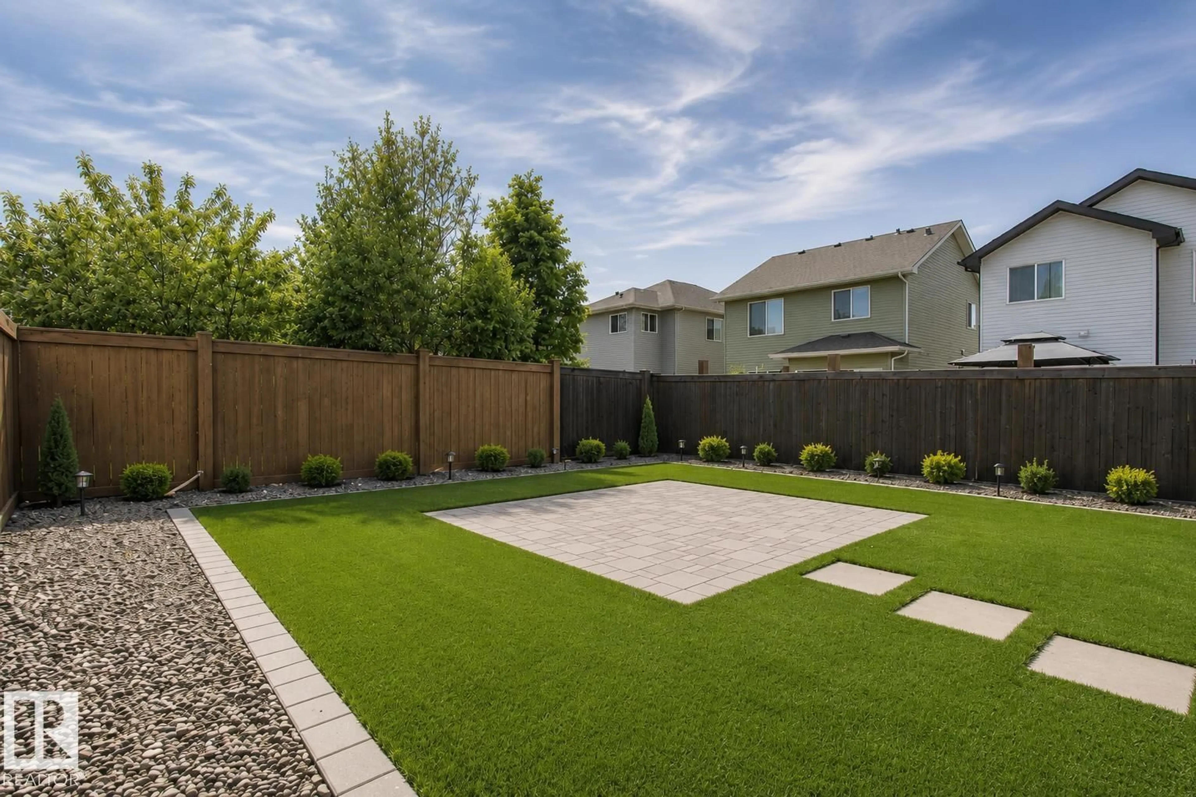 Patio, street for 3334 HILTON CR, Edmonton Alberta T6M0N5