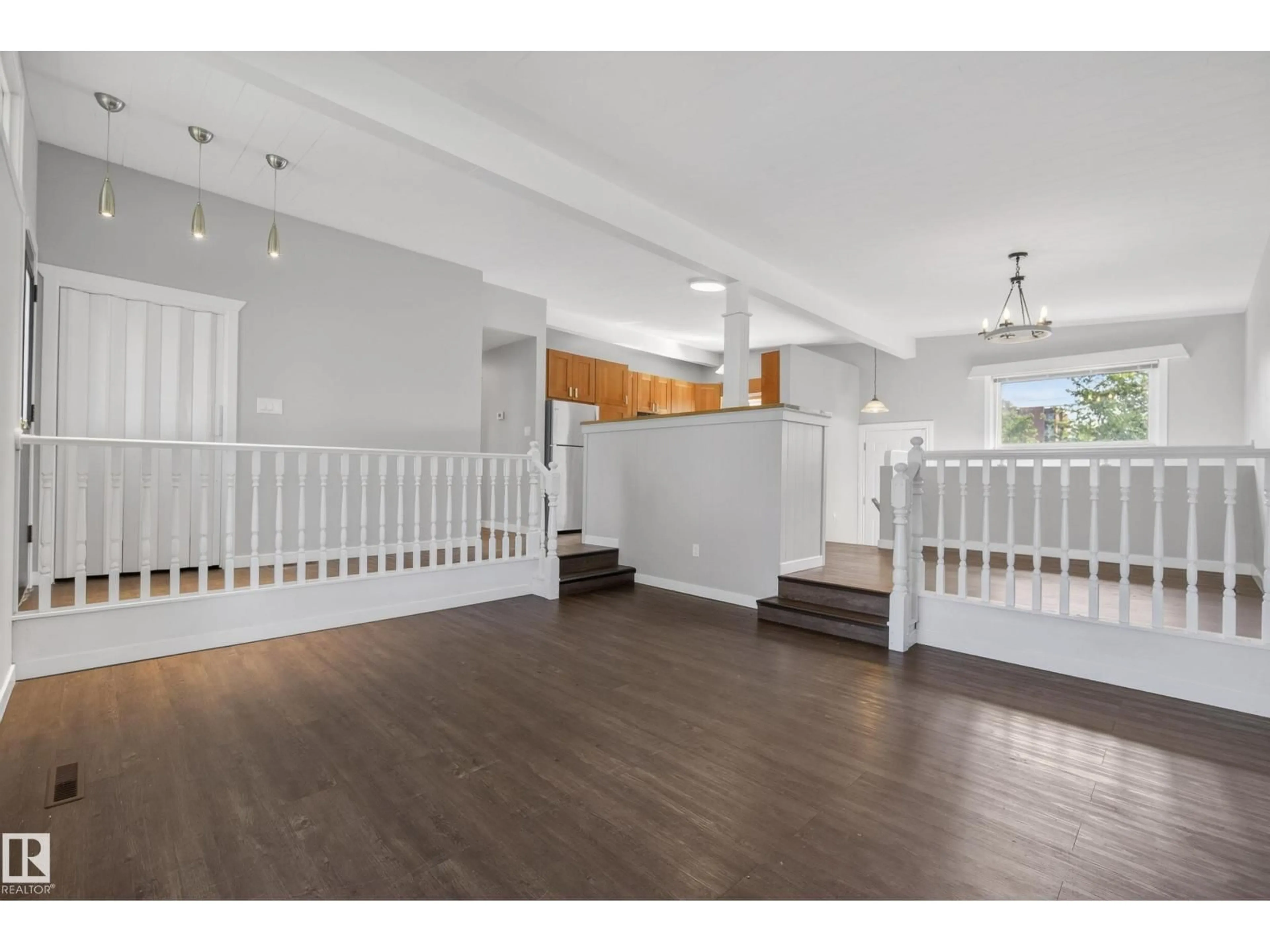 Indoor foyer for 9043 52 ST, Edmonton Alberta T6B1G1