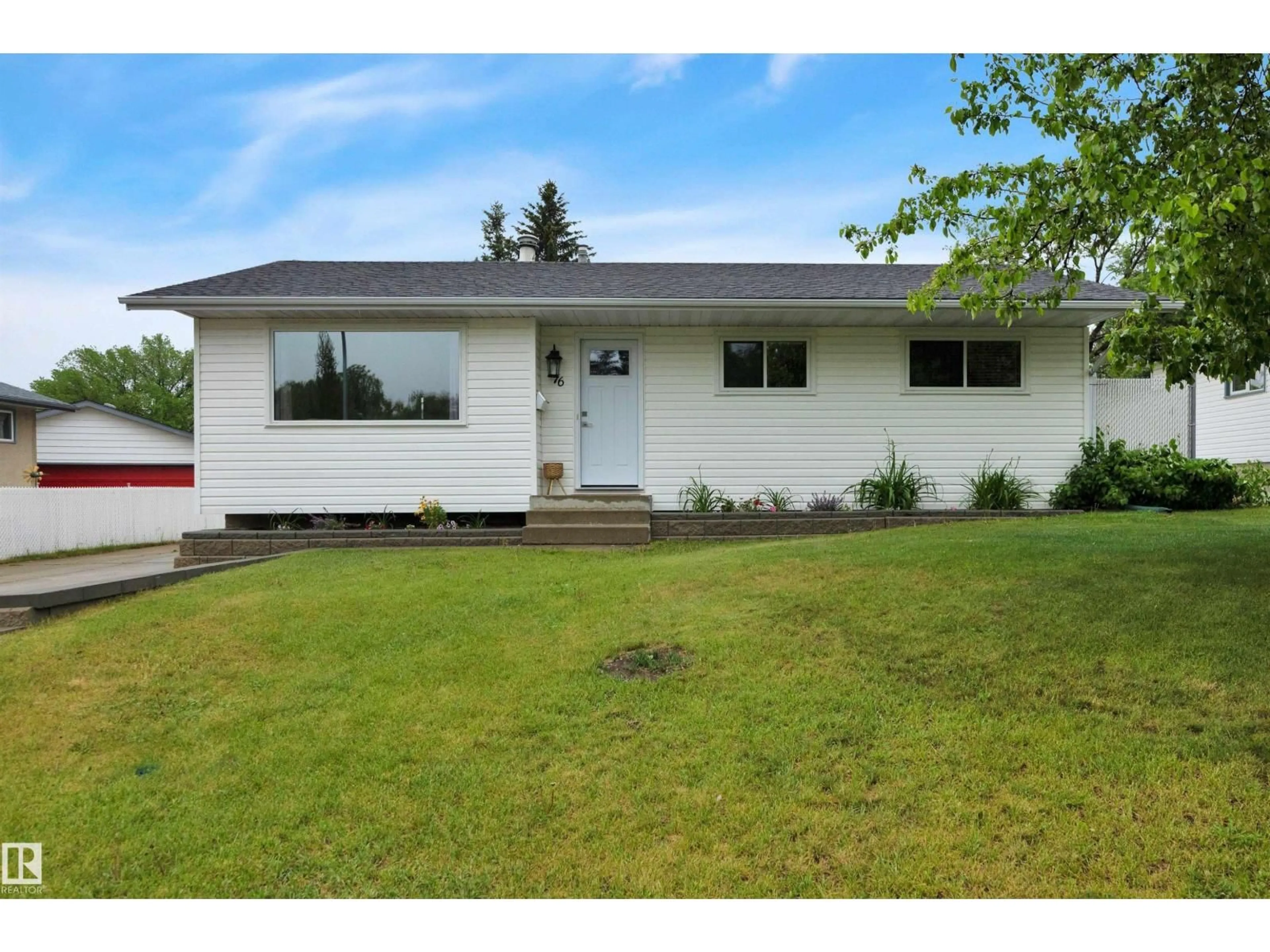Home with vinyl exterior material, street for 76 MERRYWOOD CR, Sherwood Park Alberta T8A0M7
