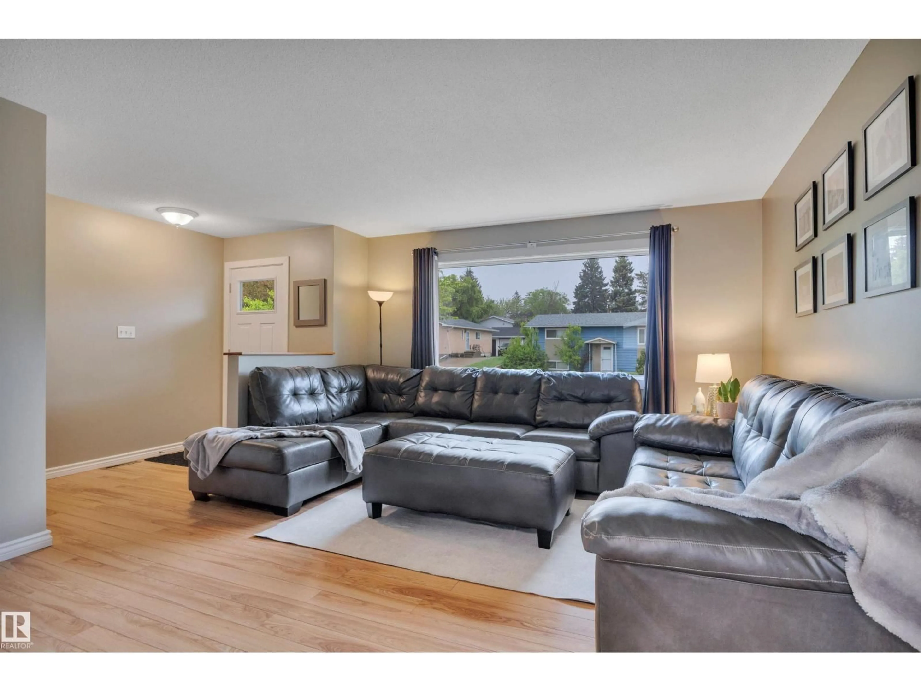 Living room with furniture, wood/laminate floor for 76 MERRYWOOD CR, Sherwood Park Alberta T8A0M7