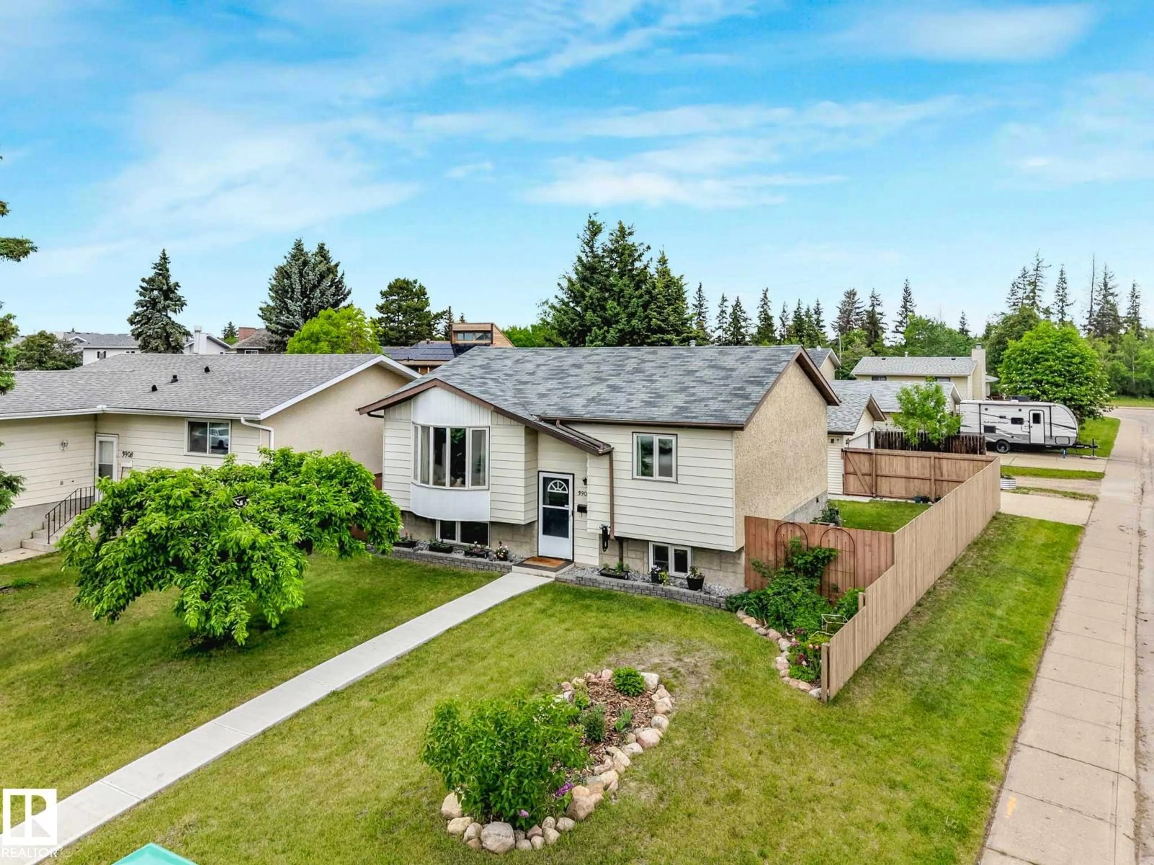 A pic from outside/outdoor area/front of a property/back of a property/a pic from drone, unknown for 3904 35 AV, Edmonton Alberta T6L4L1