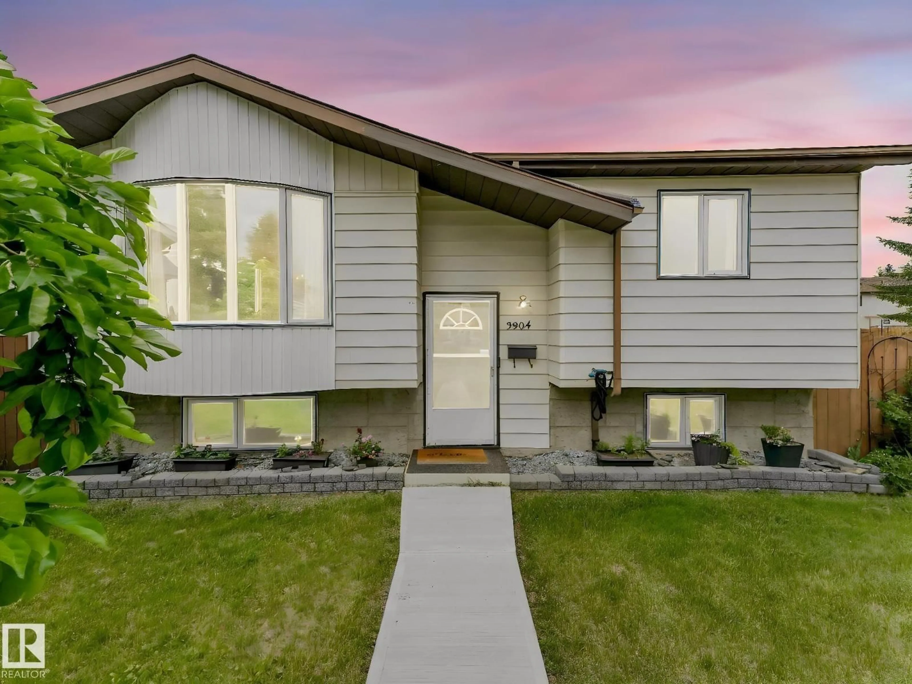 Home with vinyl exterior material, street for 3904 35 AV, Edmonton Alberta T6L4L1