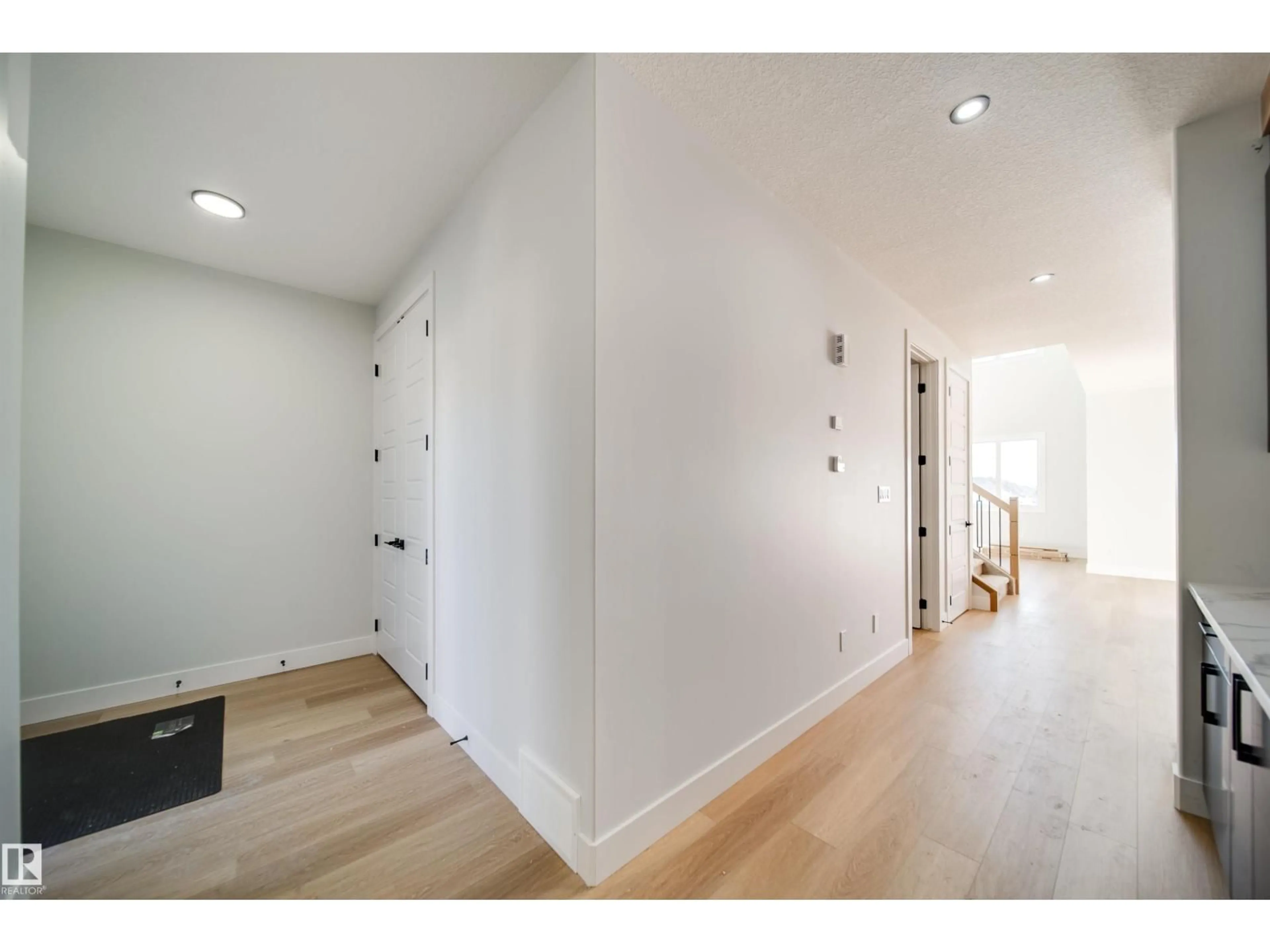 Indoor entryway for NW - 7027 177 AV, Edmonton Alberta T5Z0W9