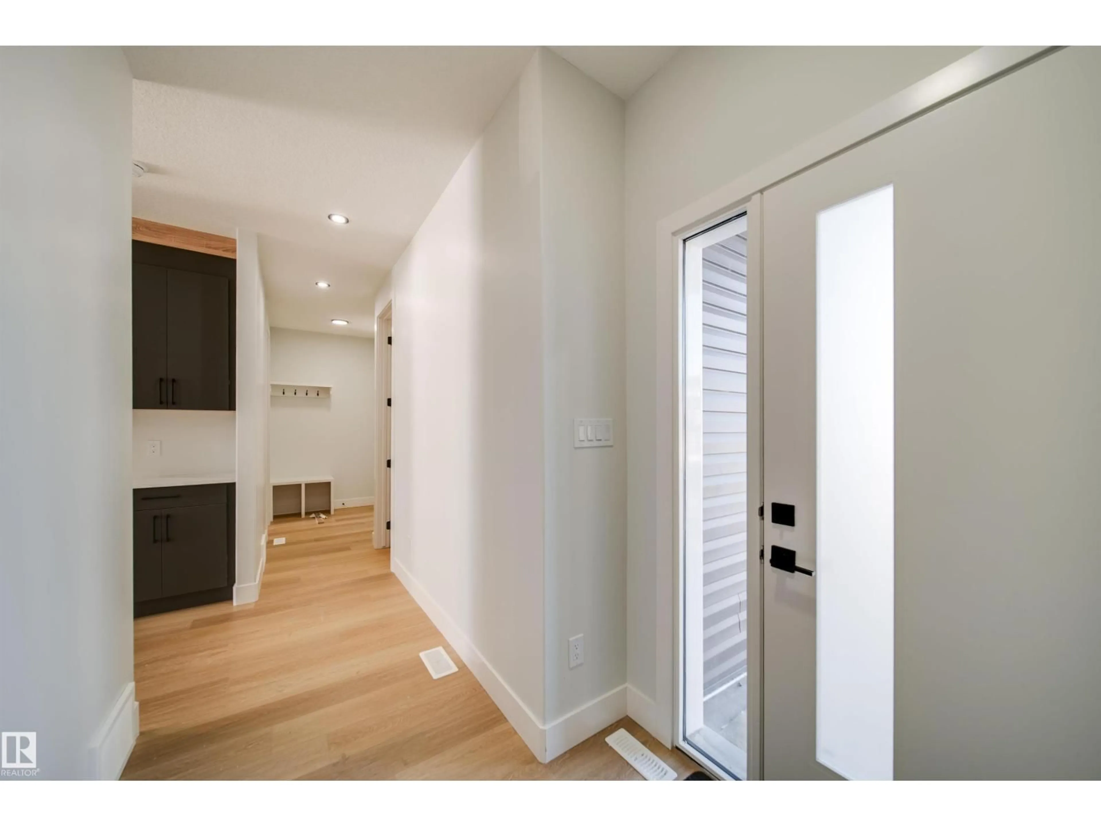 Indoor entryway for NW - 7027 177 AV, Edmonton Alberta T5Z0W9
