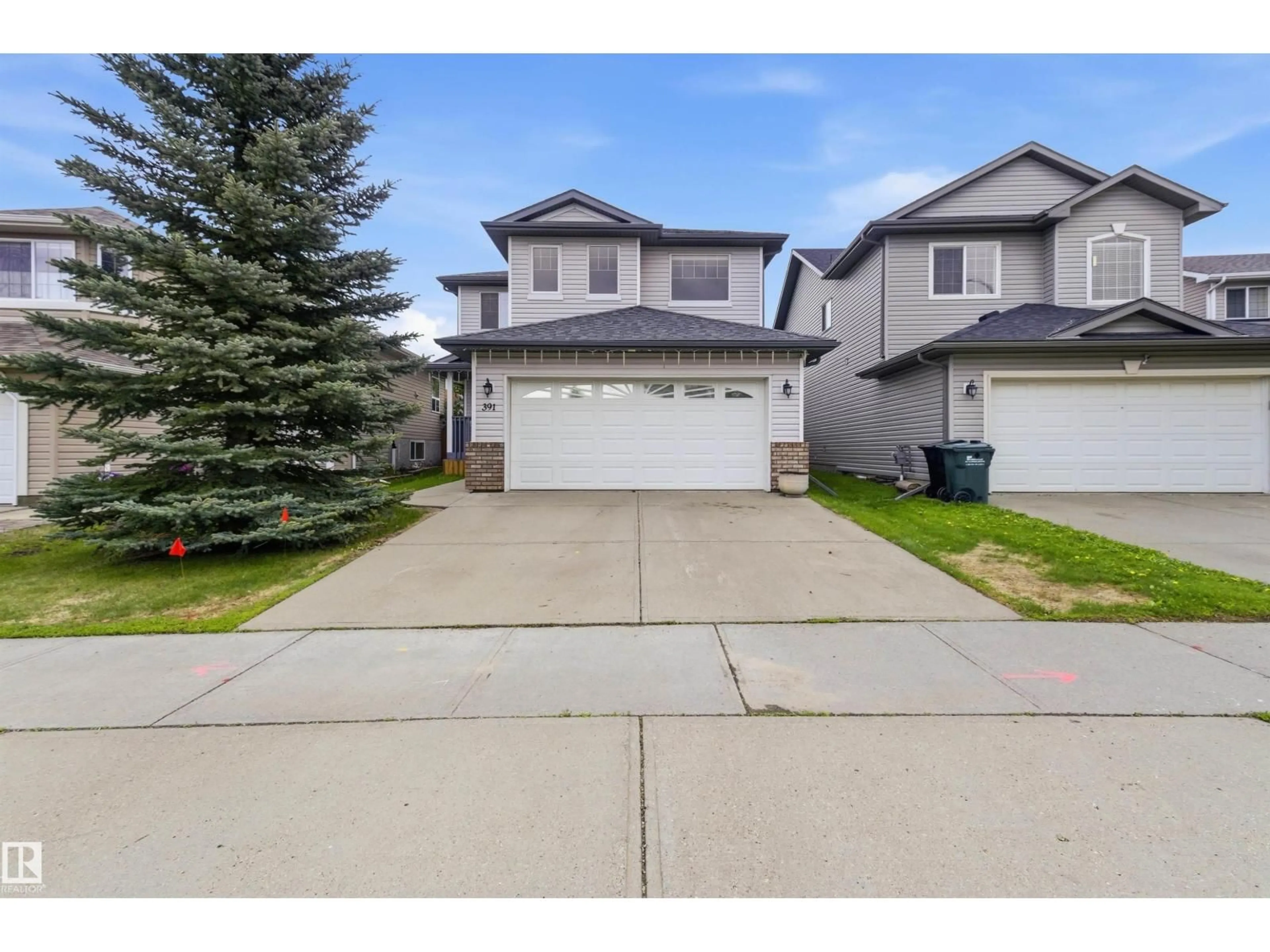 A pic from outside/outdoor area/front of a property/back of a property/a pic from drone, street for 391 FOXBORO DR, Sherwood Park Alberta T8A0Y4