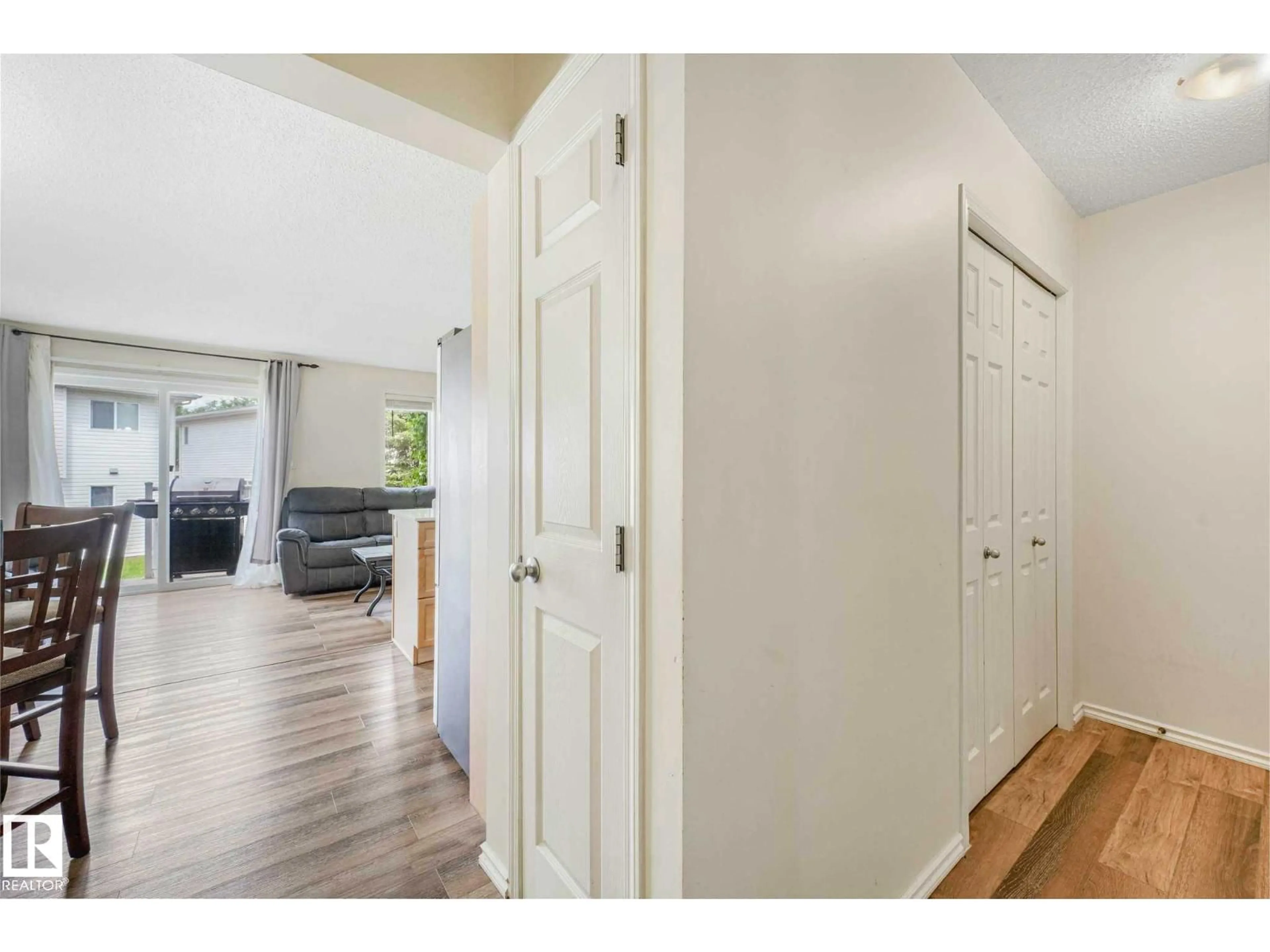 Indoor entryway for 451 - 56 HYNDMAN CR, Edmonton Alberta T5A5J3
