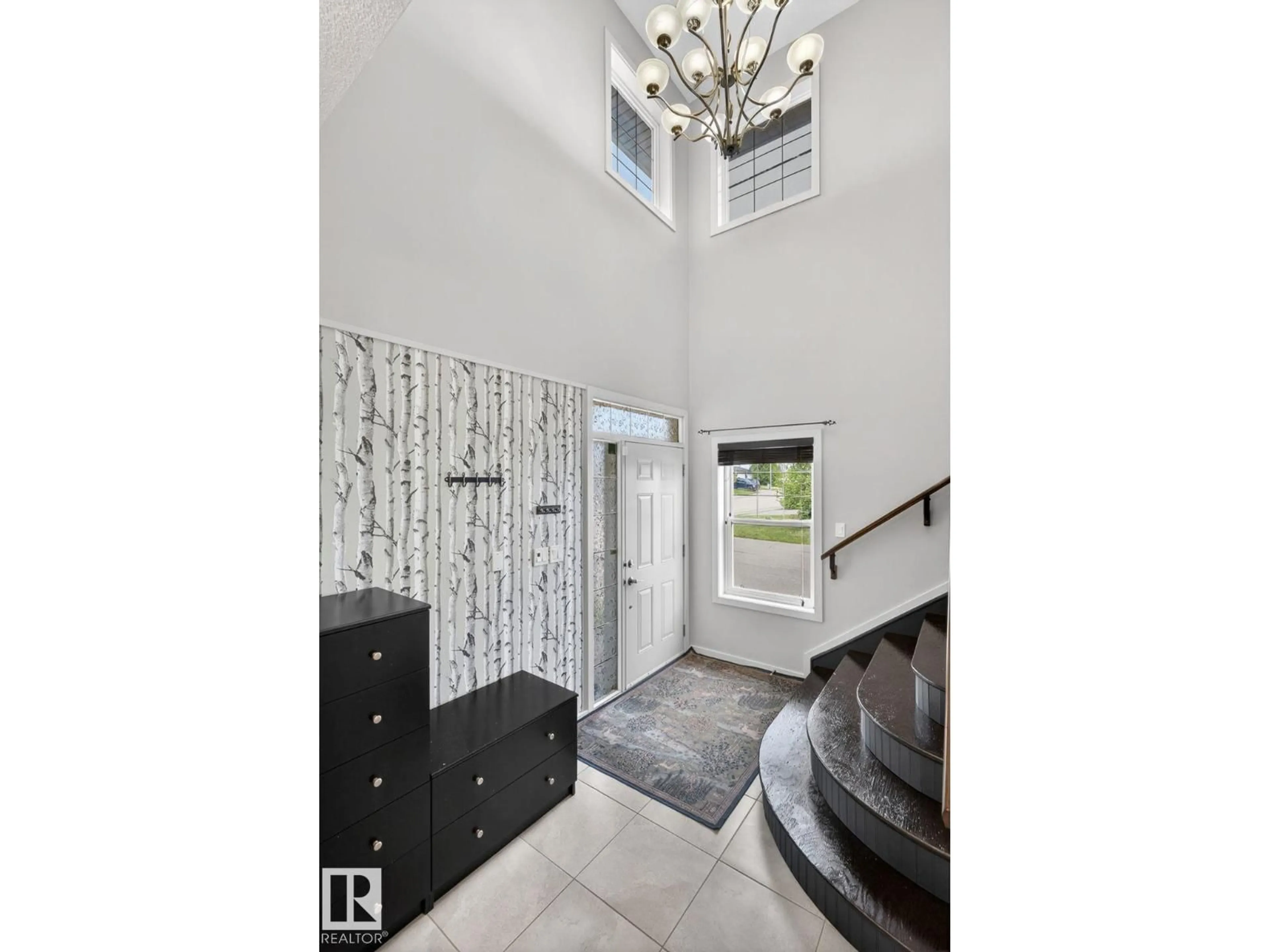 Indoor entryway for 22068 95 AV, Edmonton Alberta T5T4A8