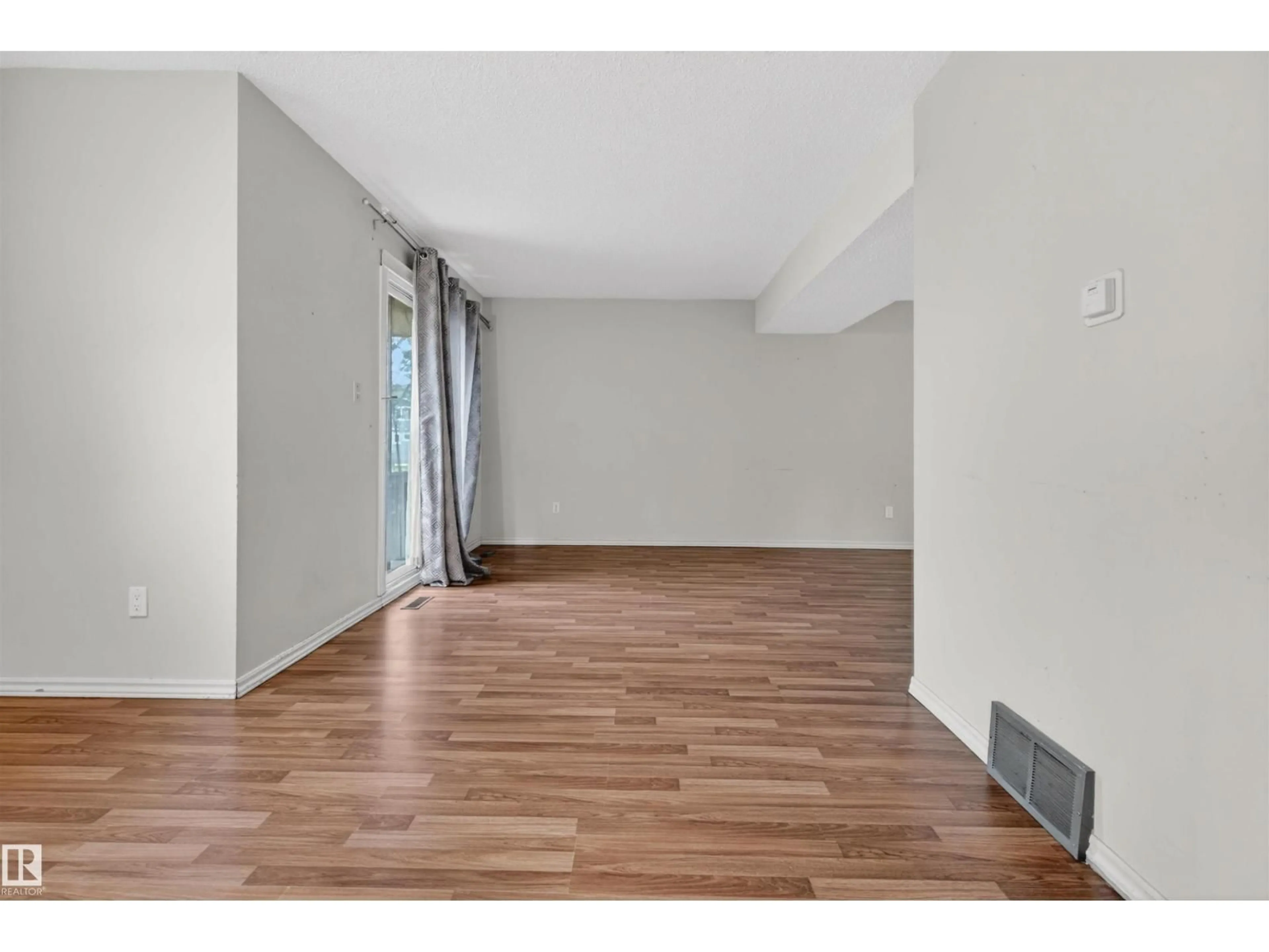 A pic of a room for 4275 76 ST, Edmonton Alberta T6K2M9