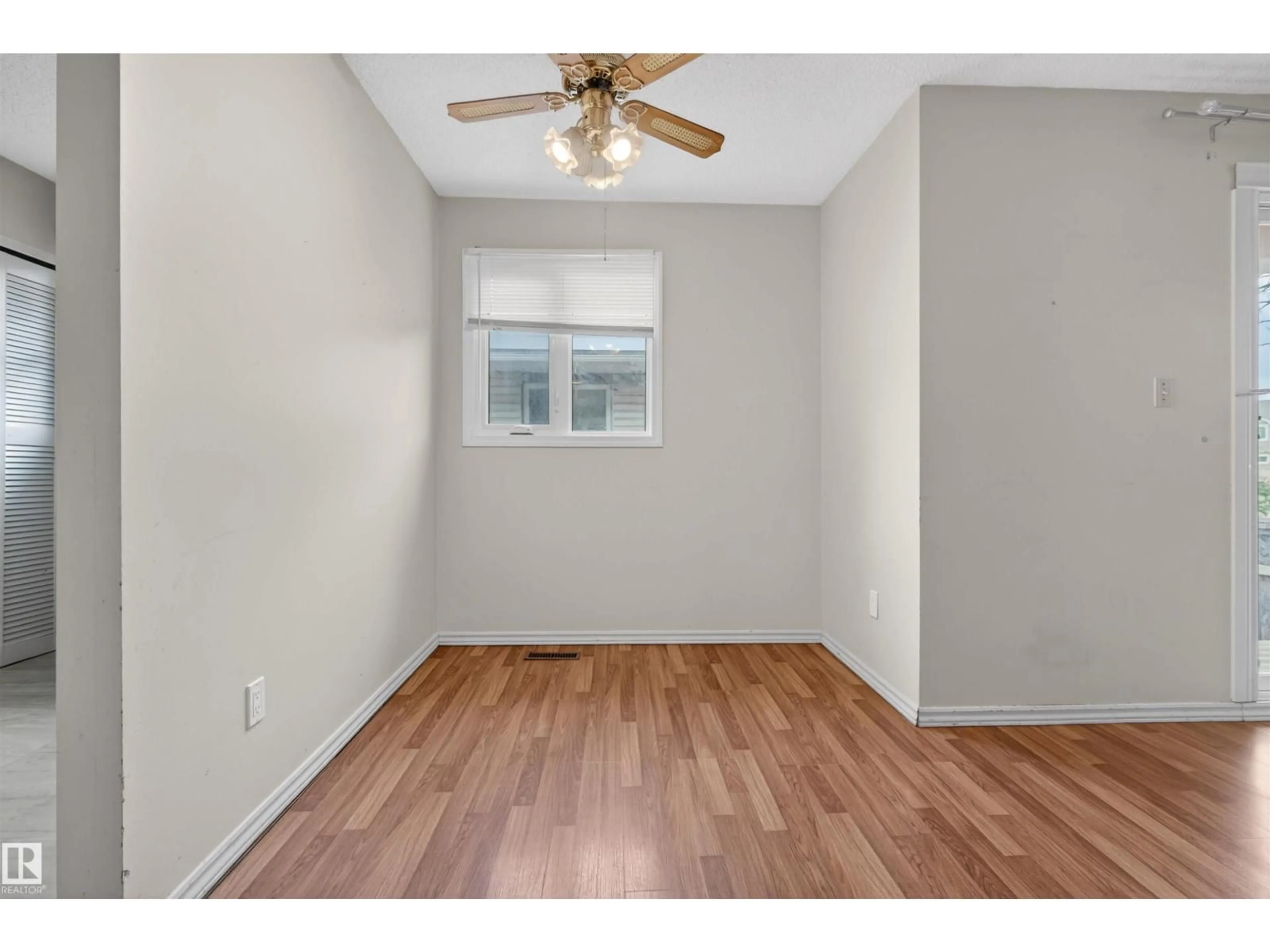 A pic of a room for 4275 76 ST, Edmonton Alberta T6K2M9
