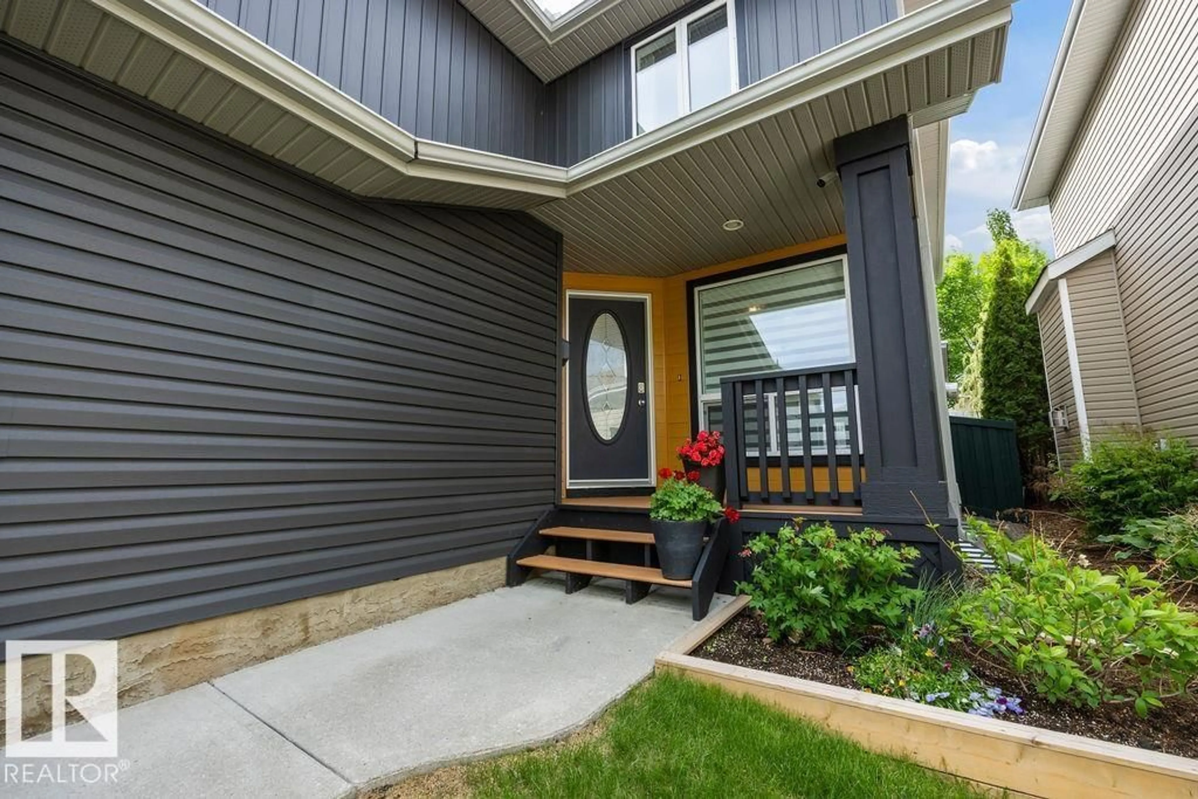 Home with vinyl exterior material, street for 1892 ROBERTSON CR, Edmonton Alberta T6W1N8