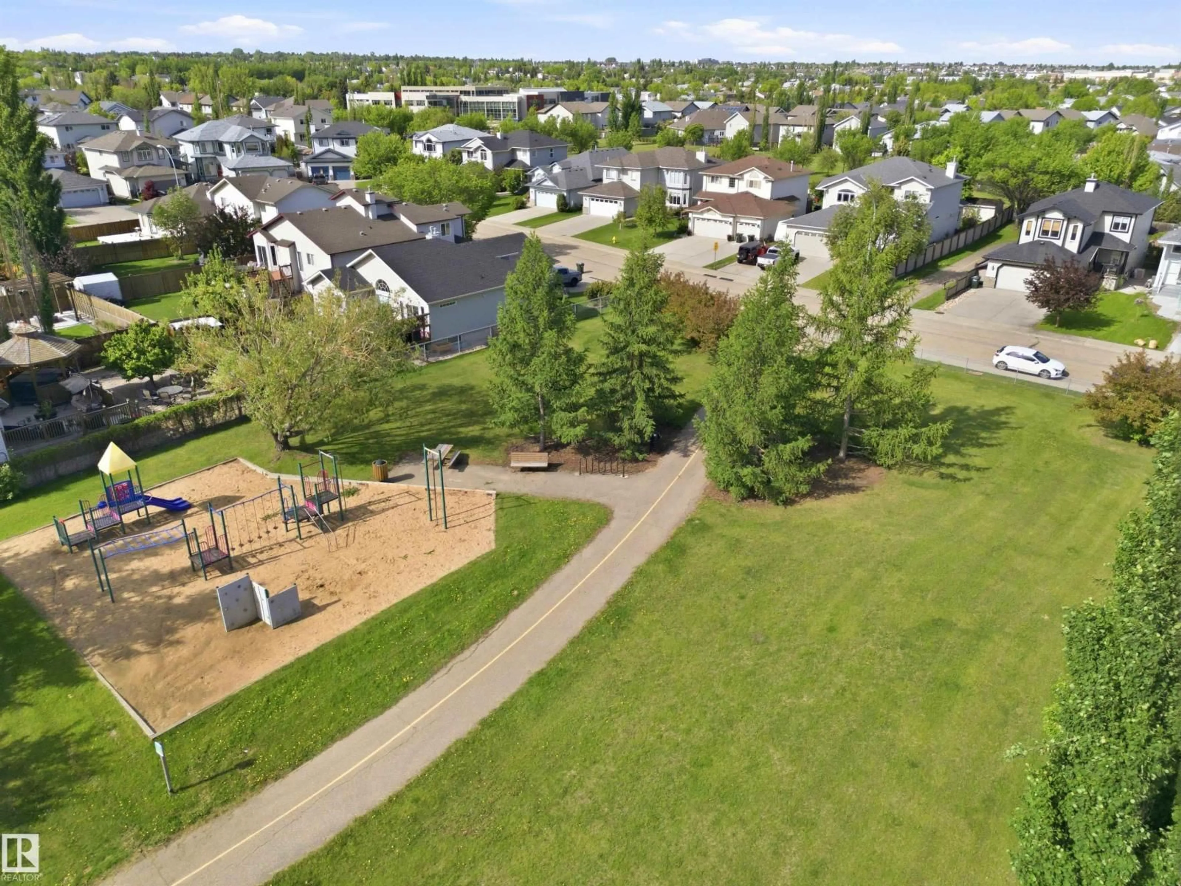 A pic from outside/outdoor area/front of a property/back of a property/a pic from drone, street for 162 SUNFLOWER CR, Sherwood Park Alberta T8H2N2