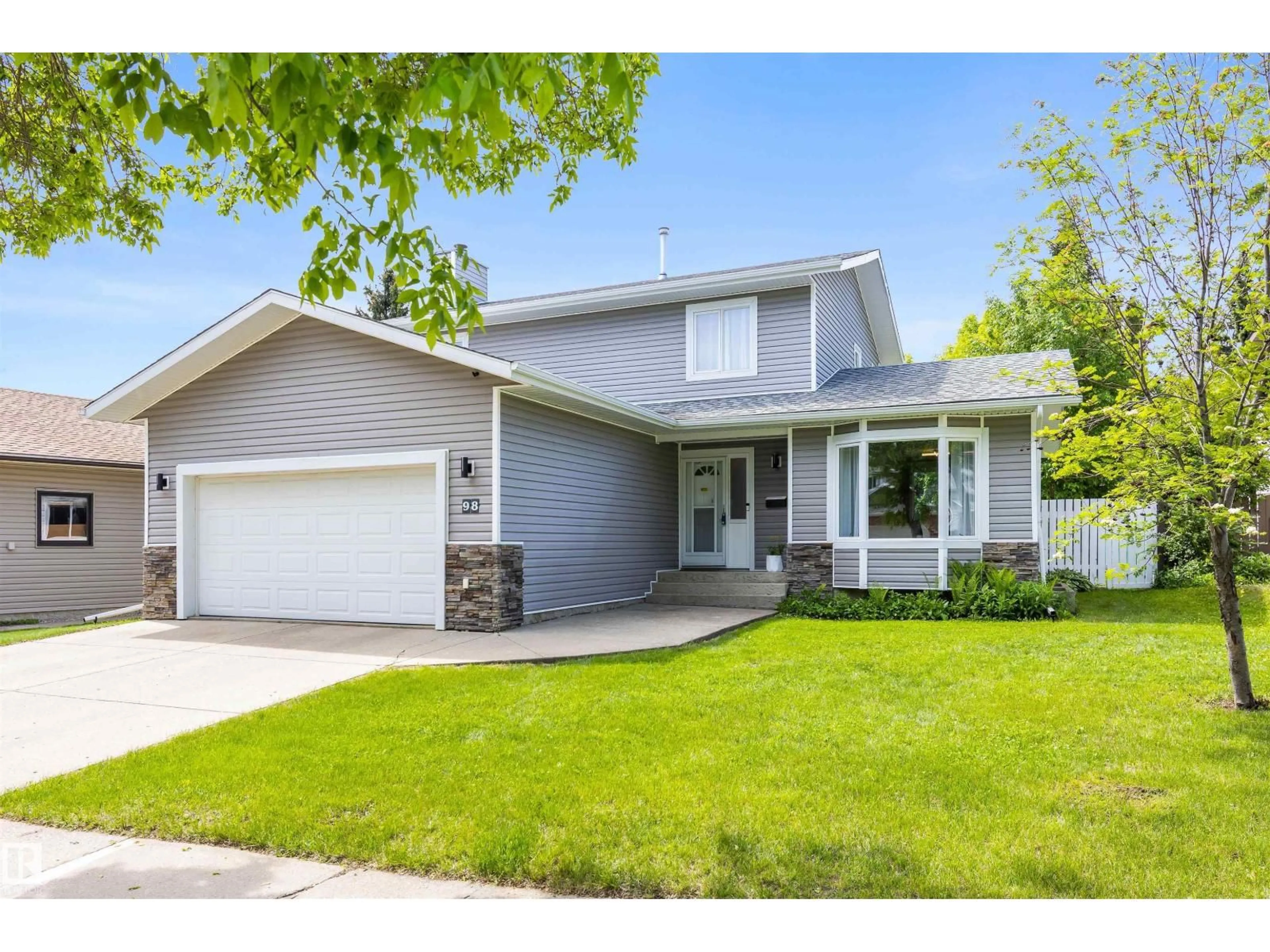Home with vinyl exterior material, street for 98 LANGHOLM DR, St. Albert Alberta T8N4N6
