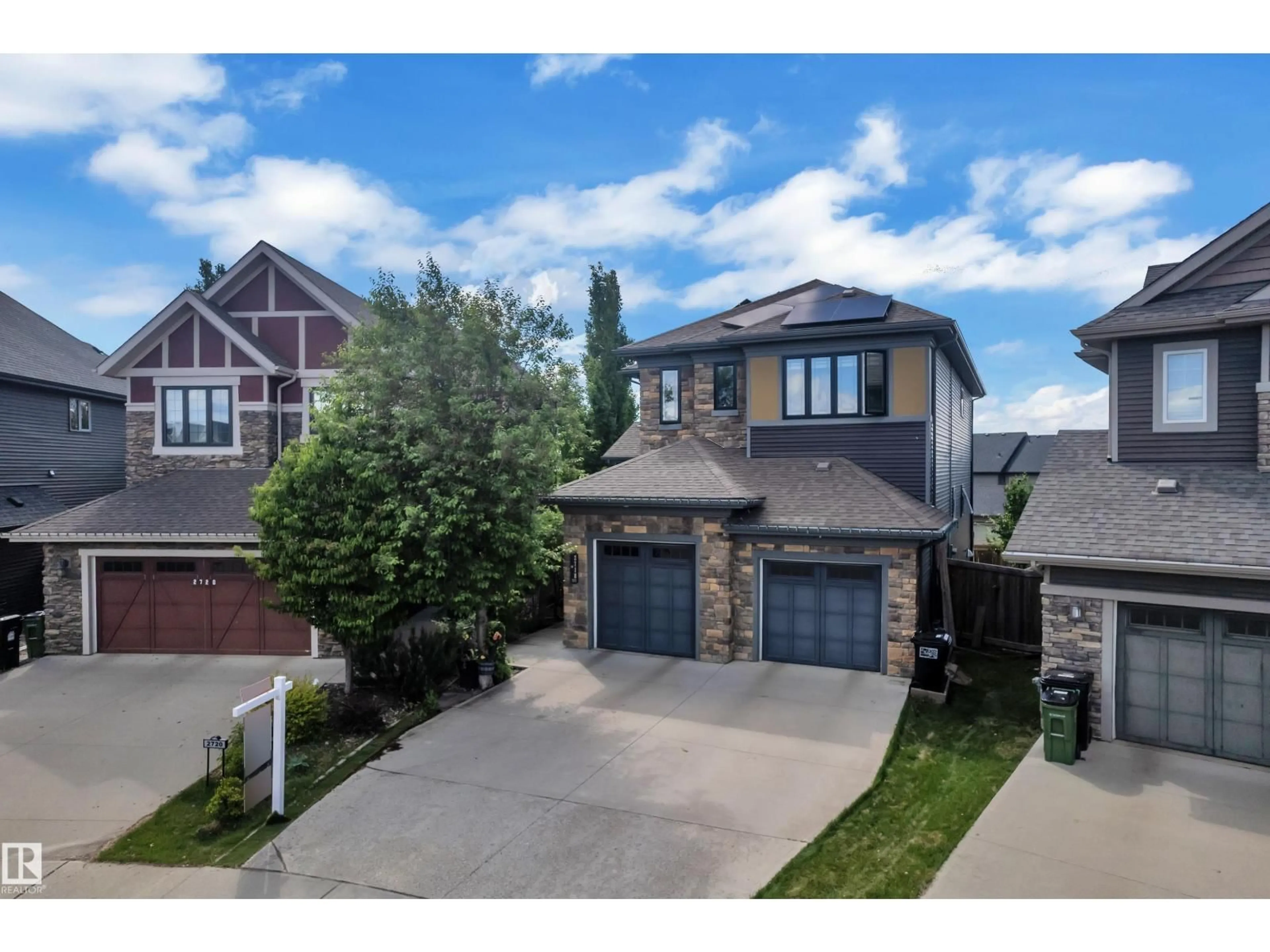 A pic from outside/outdoor area/front of a property/back of a property/a pic from drone, street for 2718 KIRKLAND WY, Edmonton Alberta T6W2R4