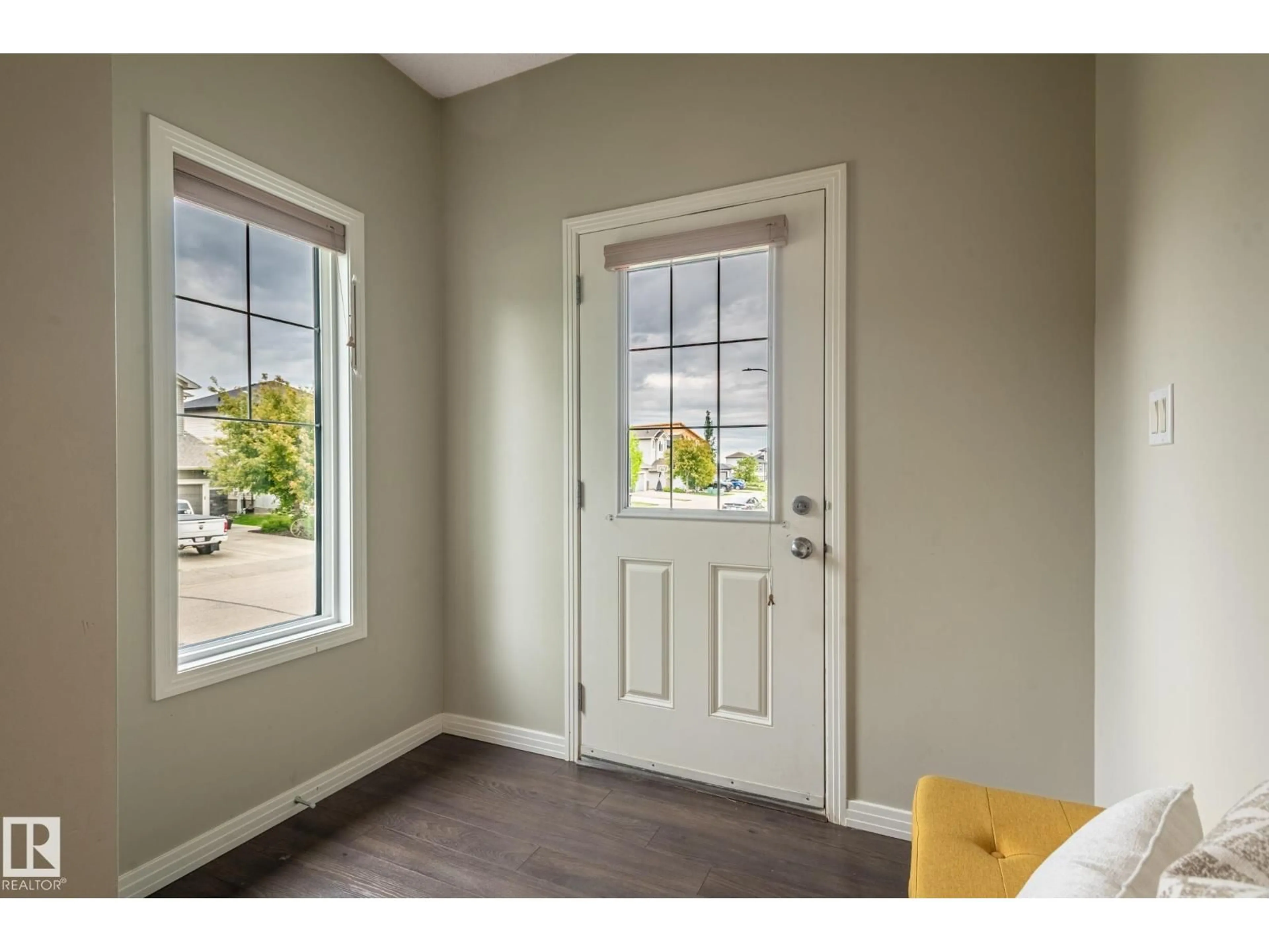 Indoor entryway for 379 REYNALDS CO, Leduc Alberta T9E0T2