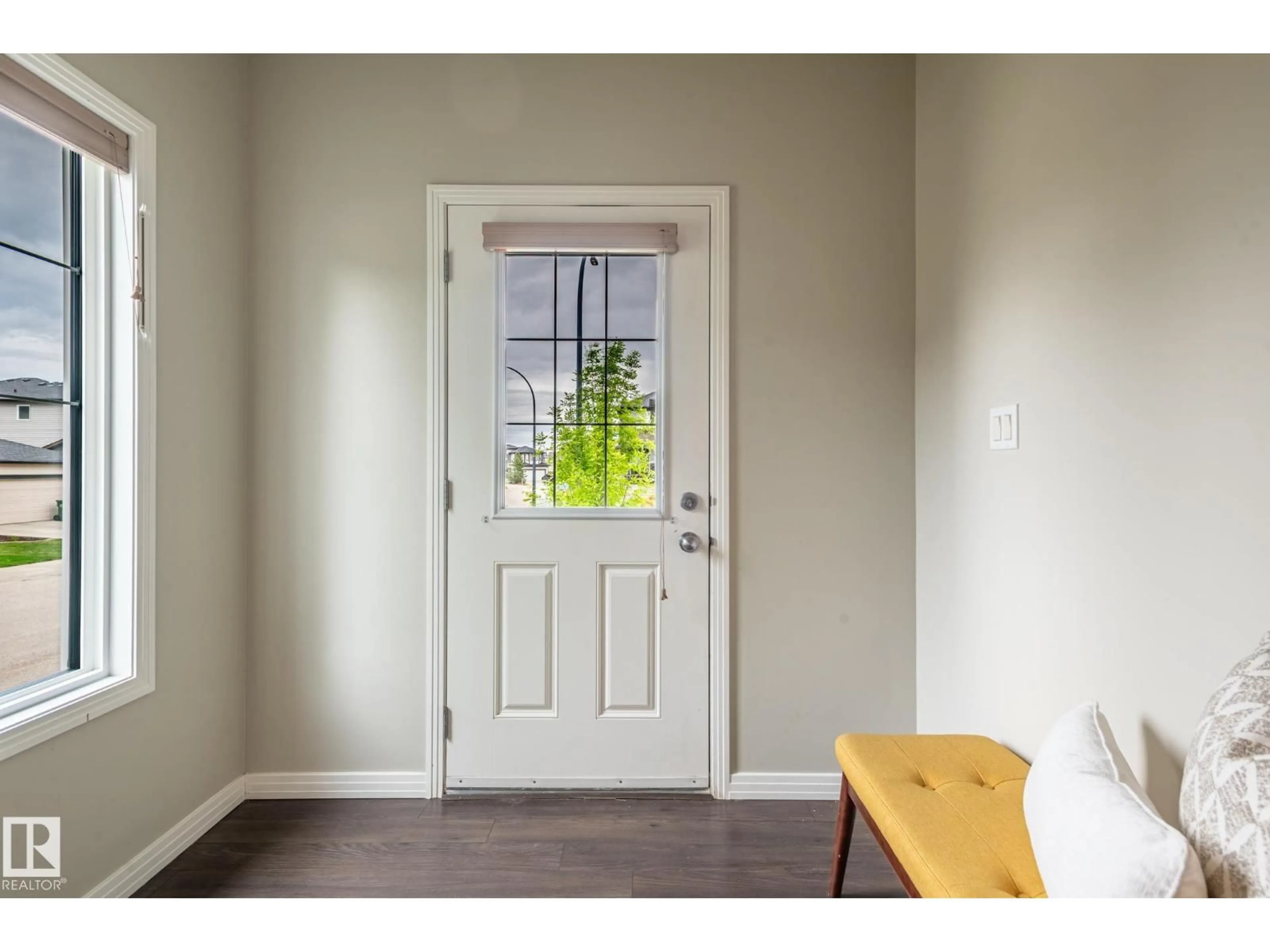 Indoor entryway for 379 REYNALDS CO, Leduc Alberta T9E0T2