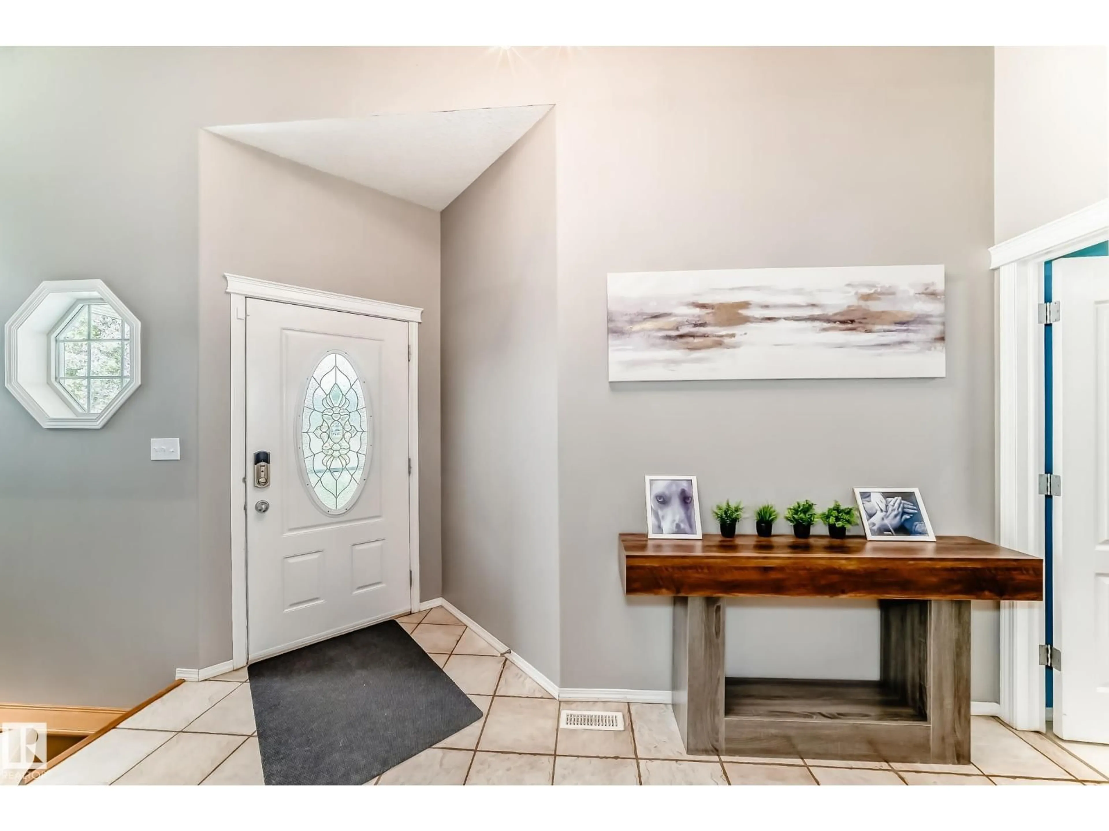 Indoor entryway for 71 RIDGEHAVEN CR, Sherwood Park Alberta T8A6J1