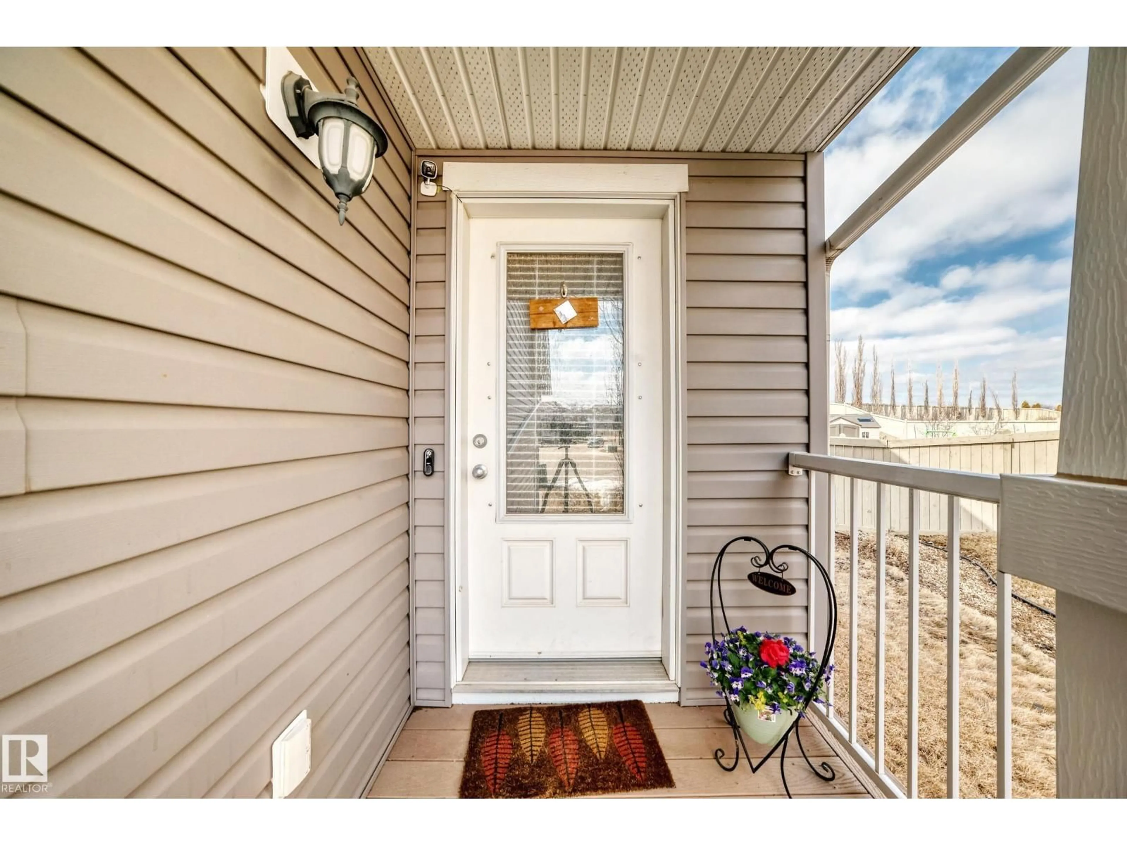 Indoor entryway for 3734 9 ST, Edmonton Alberta T6T0S2