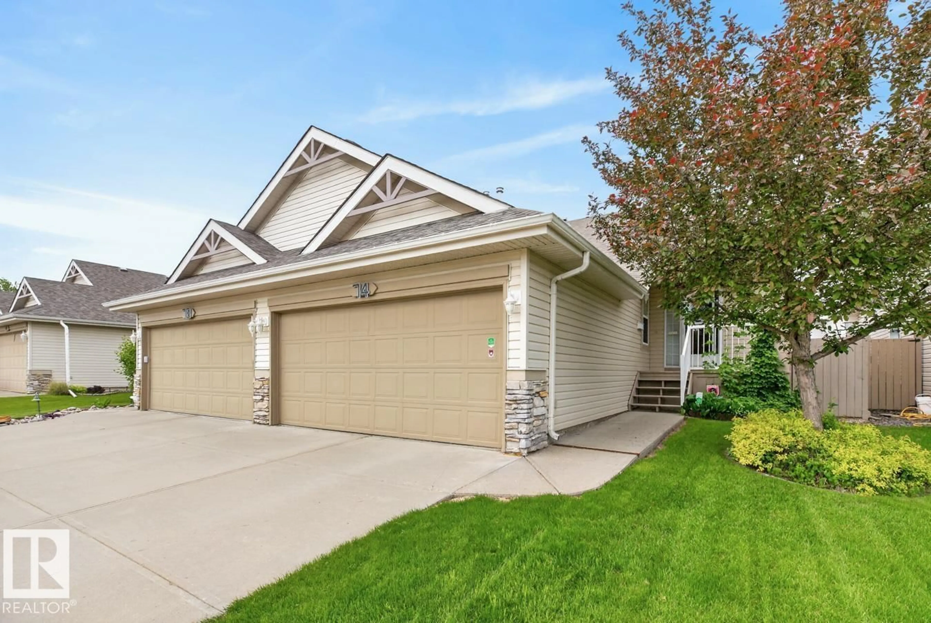 Home with vinyl exterior material, street for 74 CHRISTINA CT, Sherwood Park Alberta T8H2H4