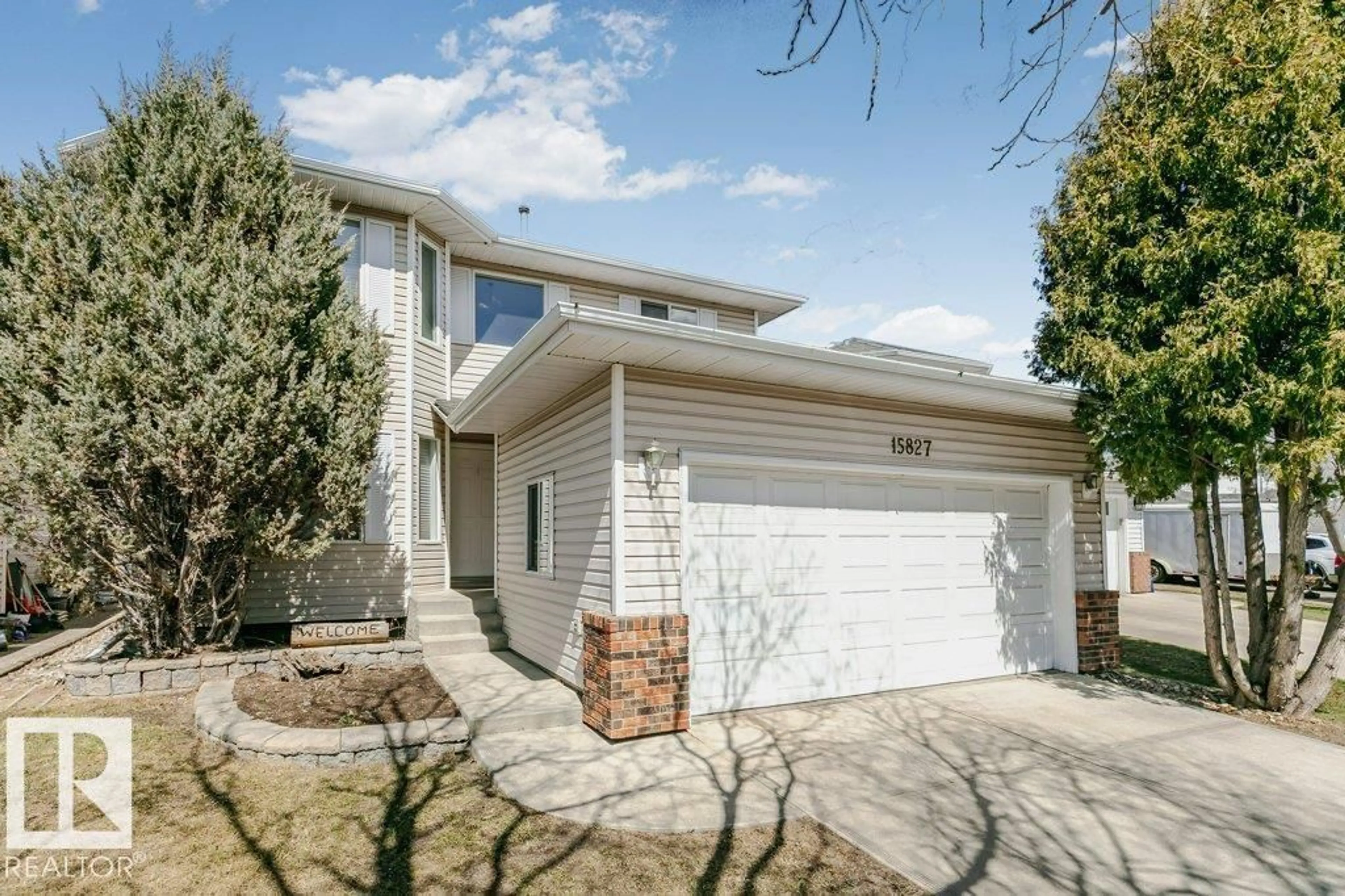 Home with vinyl exterior material, street for 15827 133 ST NW, Edmonton Alberta T6V1E5