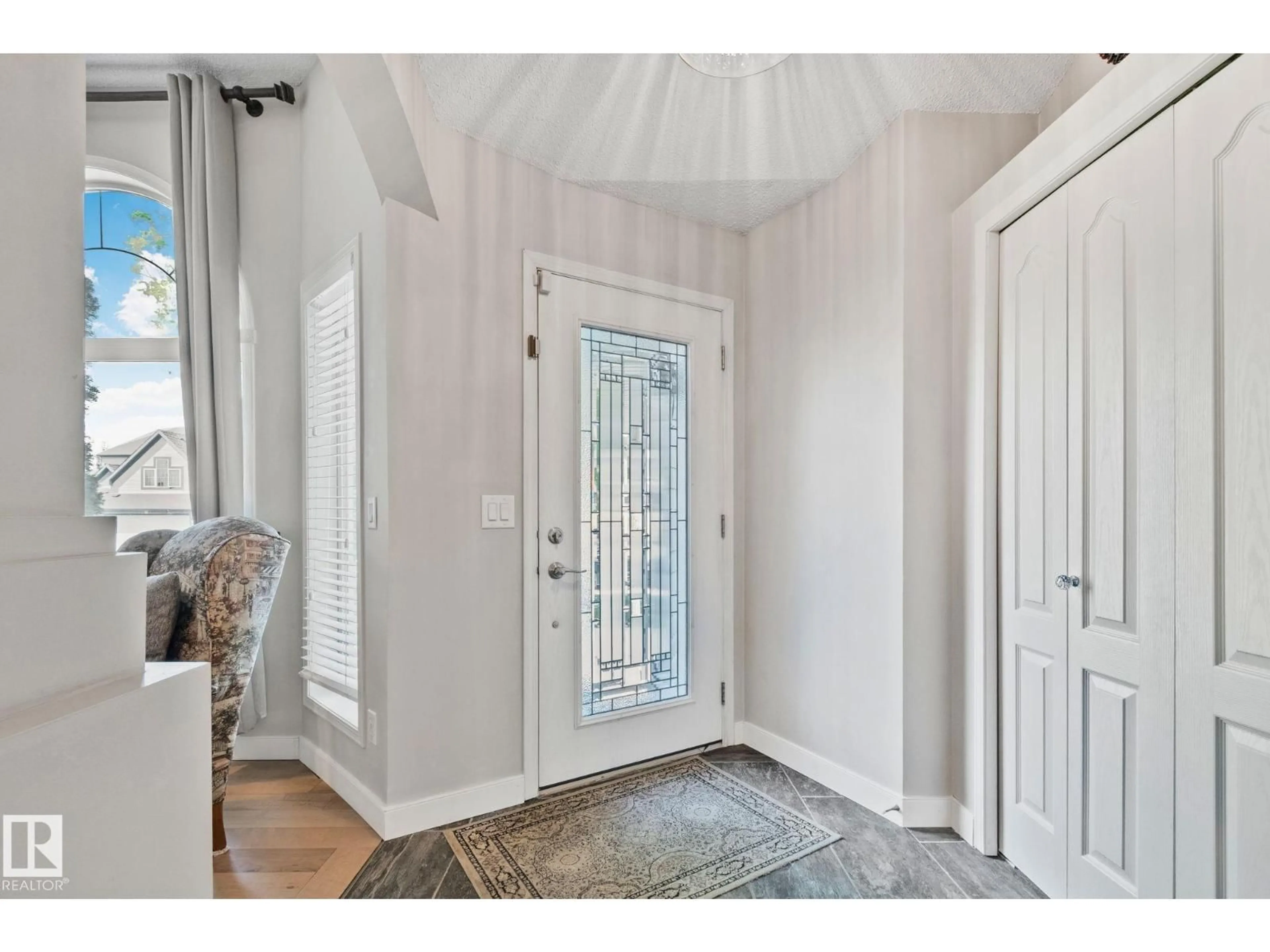Indoor entryway for 591 BYRNE CR, Edmonton Alberta T6W1E7