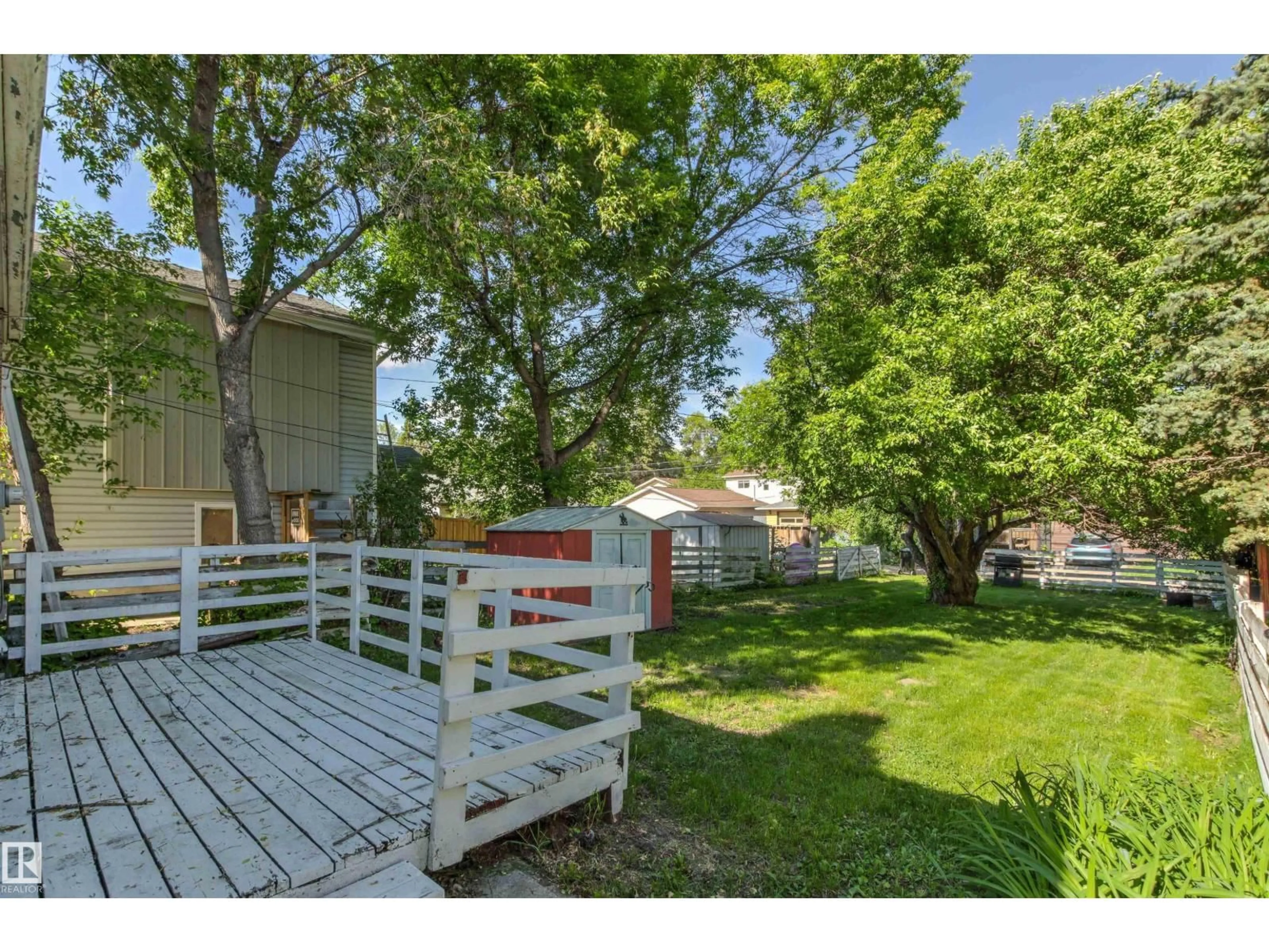 A pic from outside/outdoor area/front of a property/back of a property/a pic from drone, unknown for NW - 11417 65 ST, Edmonton Alberta T5W4K7