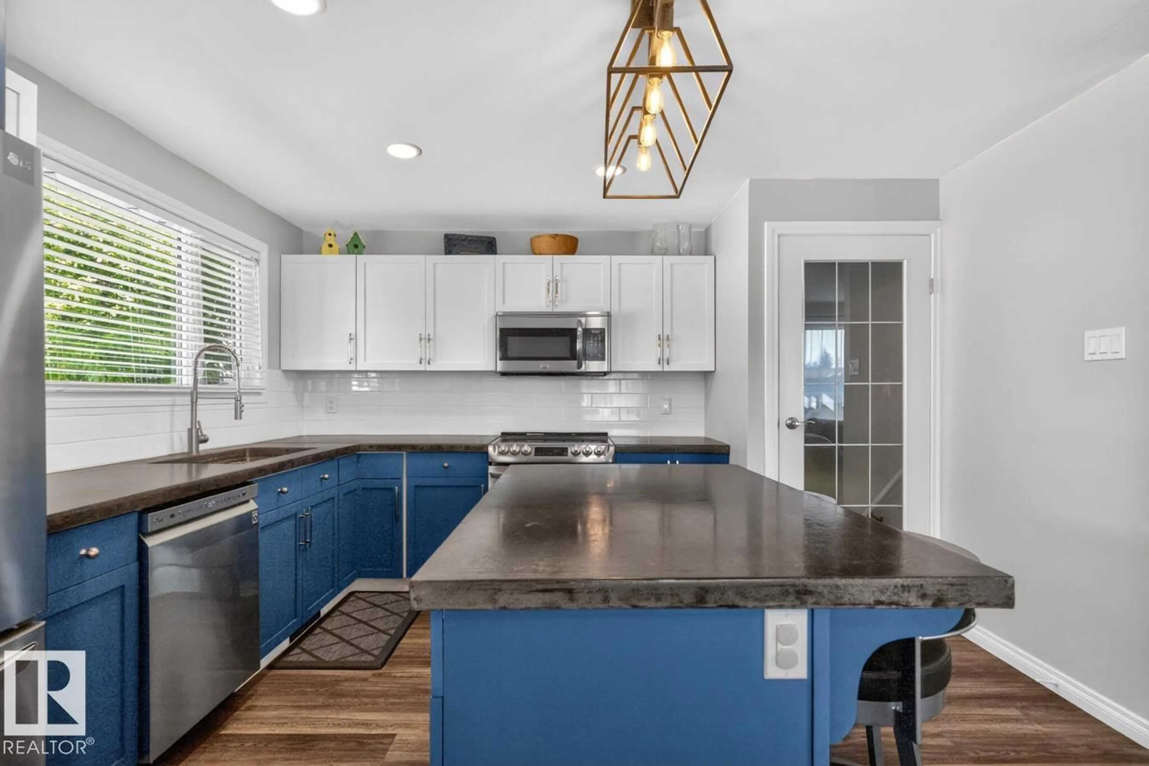 Open concept kitchen, ceramic/tile floor for 152 WARWICK RD, Edmonton Alberta T5X4P8