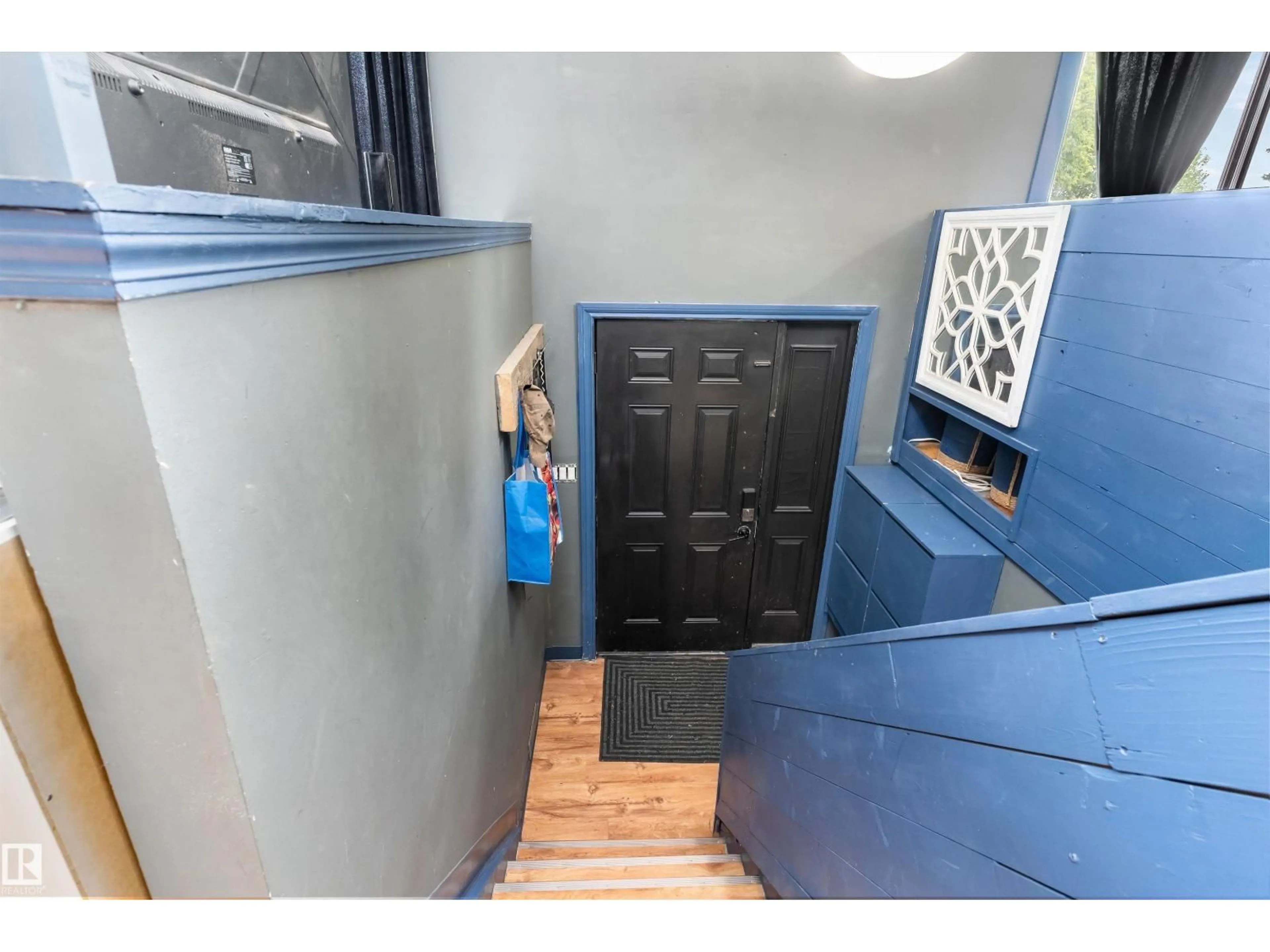 Indoor entryway for 14 2 AV S, Hay Lakes Alberta T0B1W0