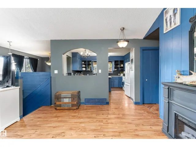 14 2 AV S, Hay Lakes 4