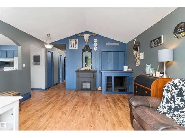 14 2 AV S, Hay Lakes 5