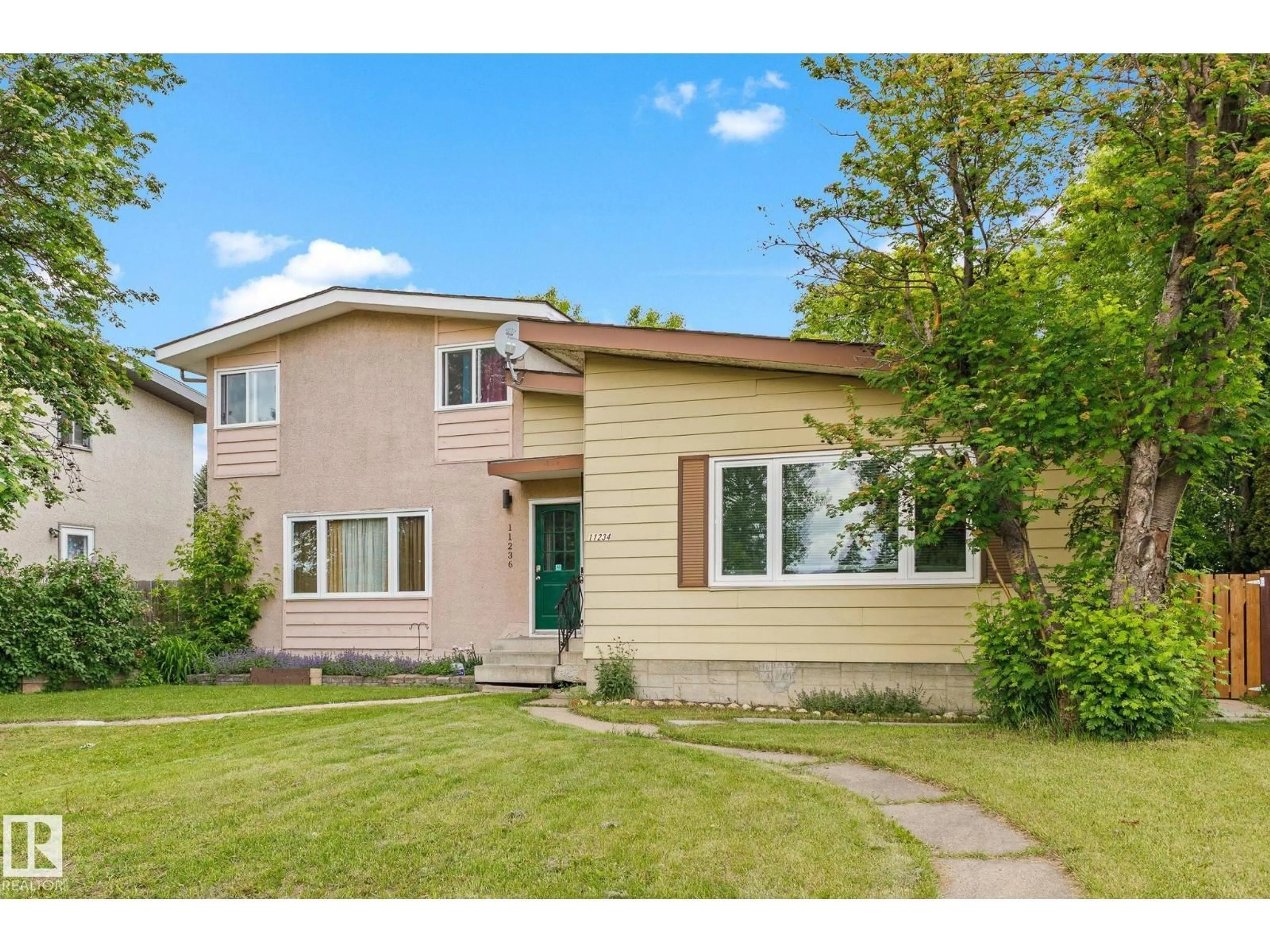 Home with vinyl exterior material, street for NW - 11234 40 AV, Edmonton Alberta T6J0R2