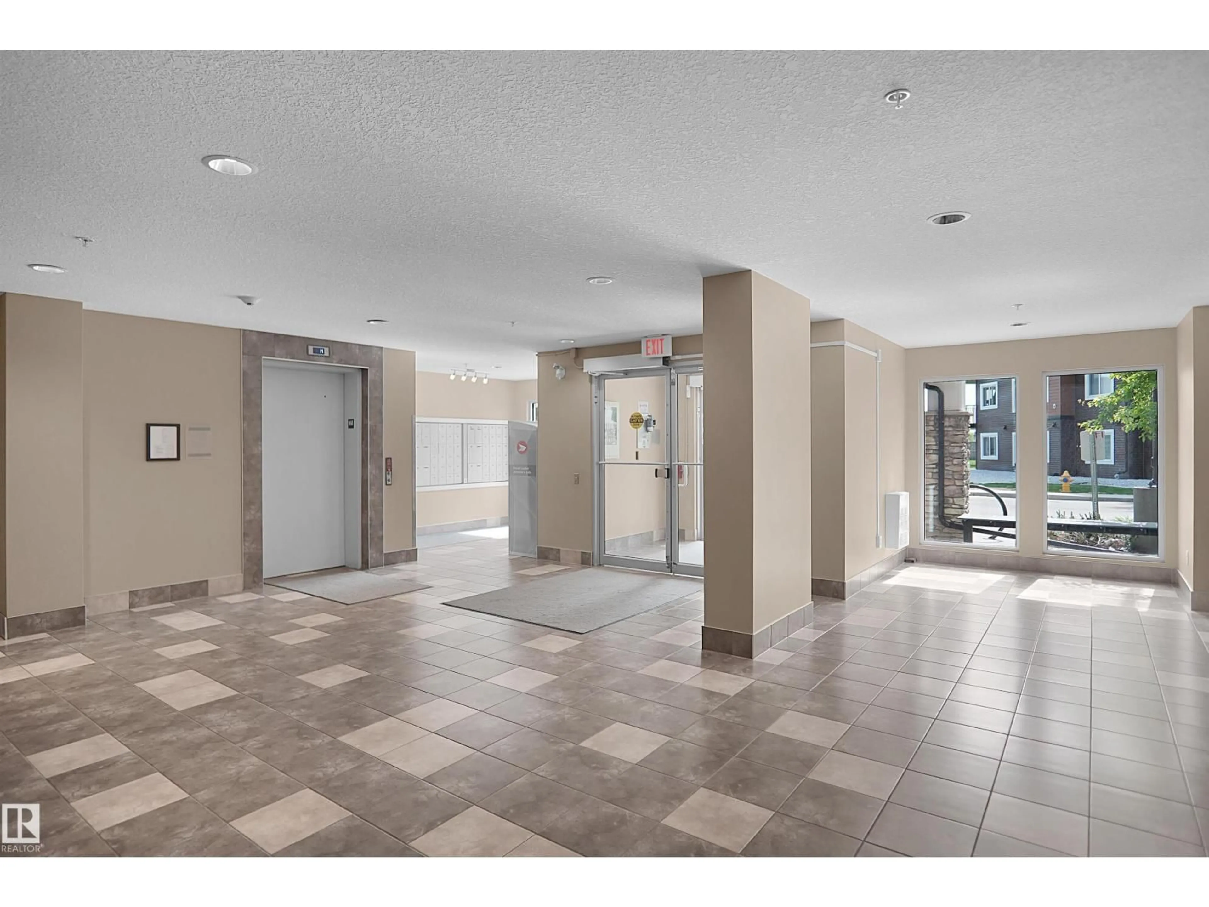 Indoor foyer for 202 - 142 EBBERS BV, Edmonton Alberta T5Y3W2
