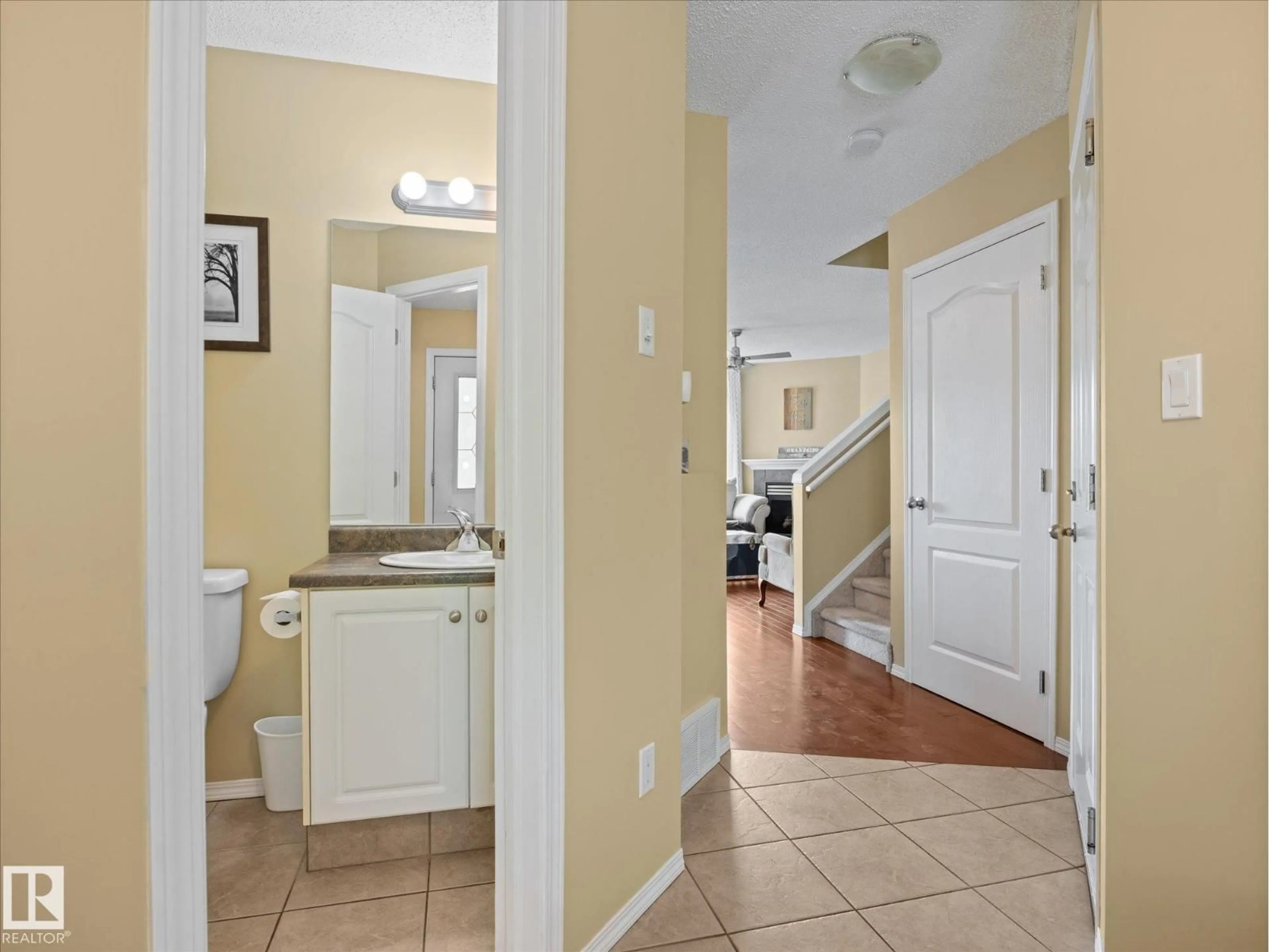 Indoor entryway for 88 5001 62 ST, Beaumont Alberta T4X0C7