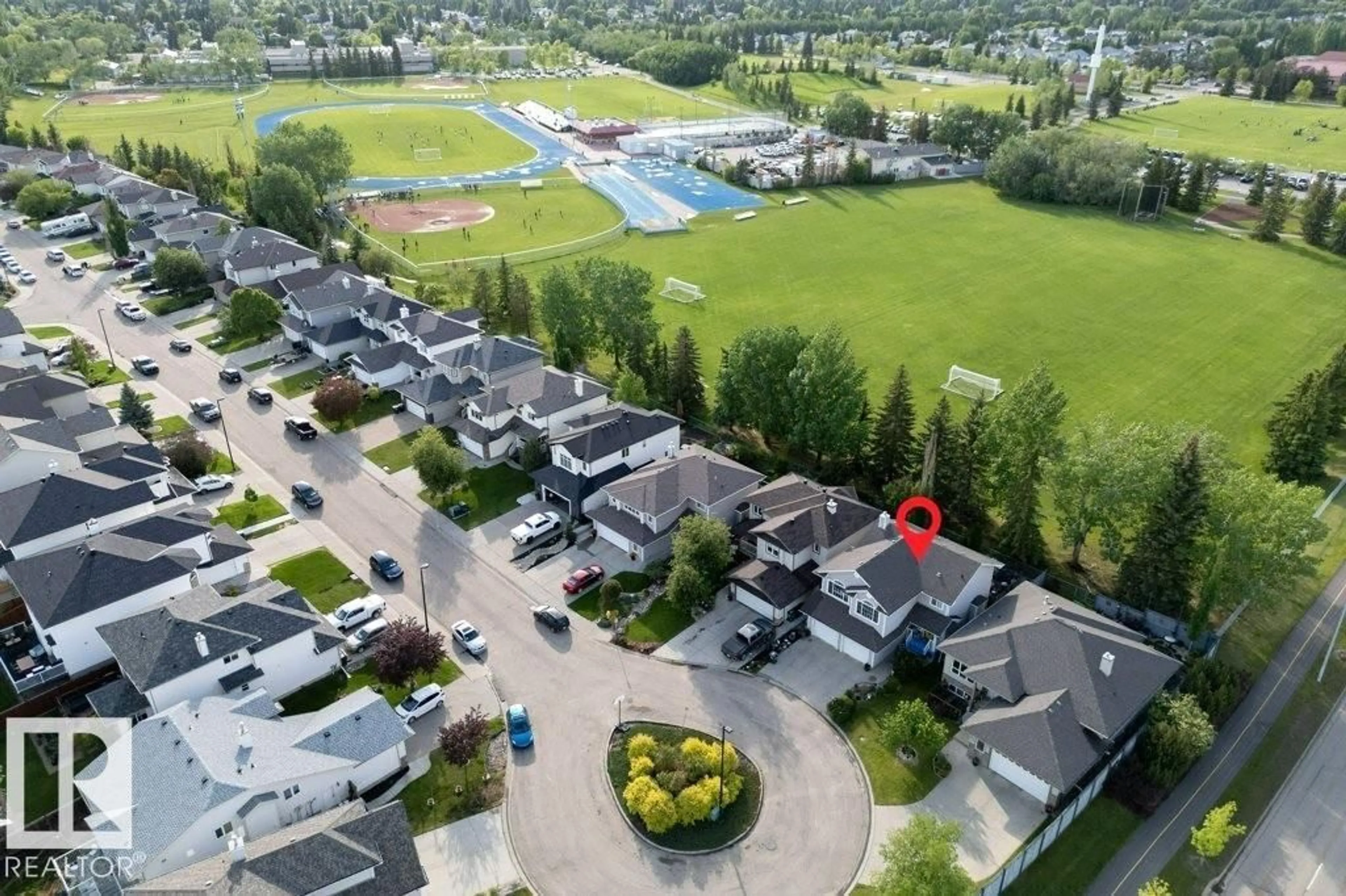 A pic from outside/outdoor area/front of a property/back of a property/a pic from drone, street for 448 FORREST DR, Sherwood Park Alberta T8A6L2