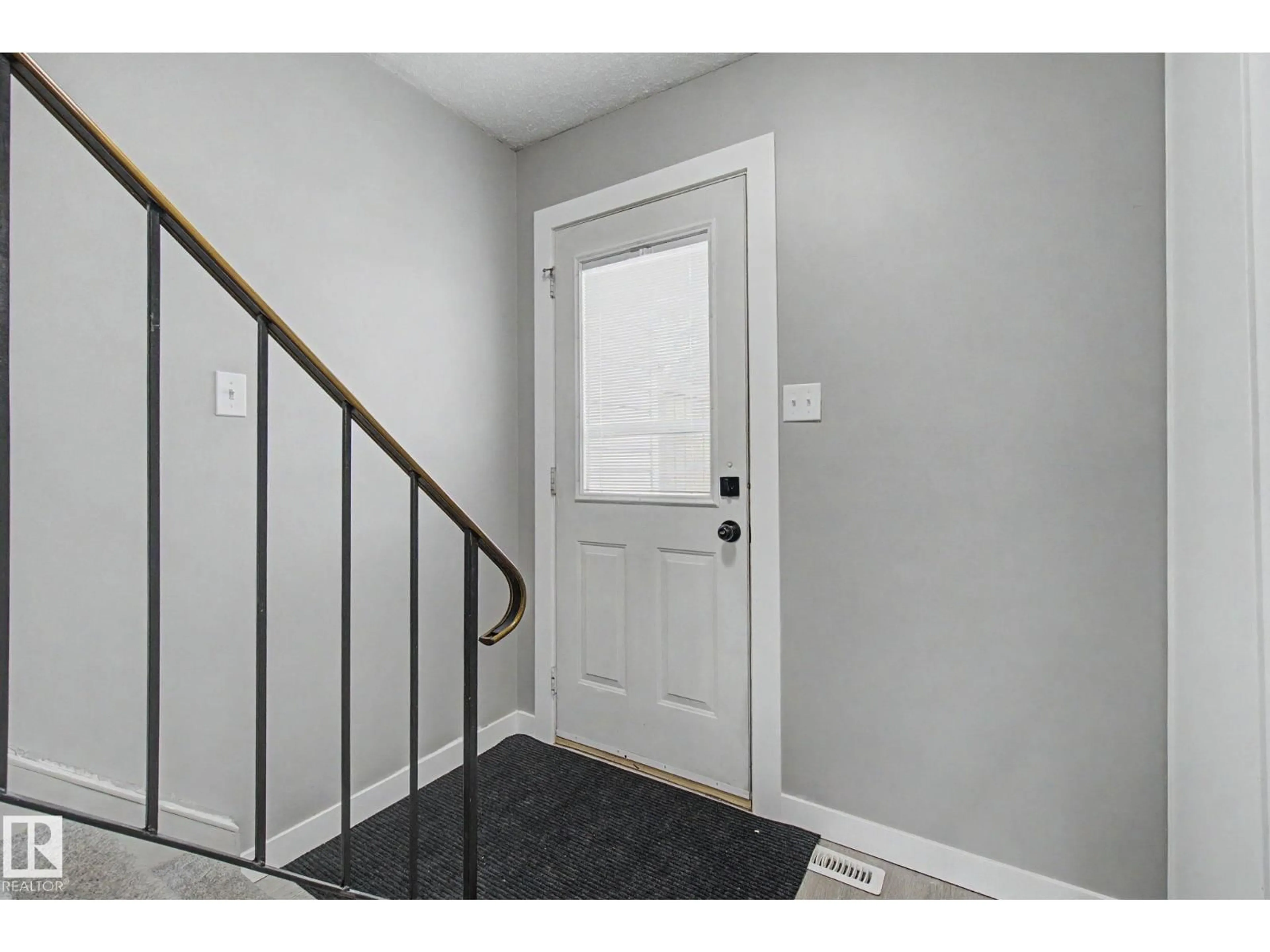 Indoor entryway for 4315 46 ST, Stony Plain Alberta T7Z1J5