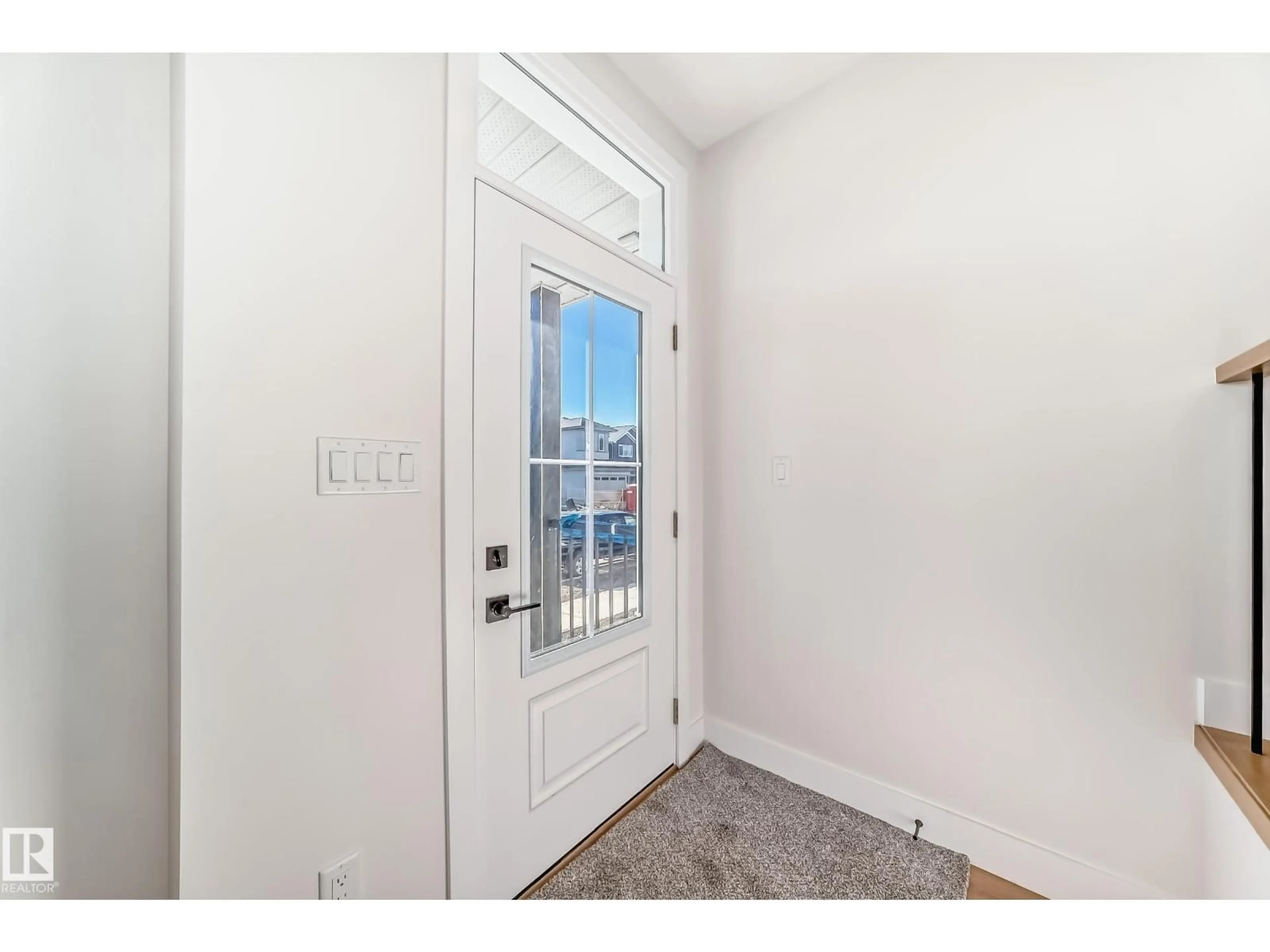 Indoor entryway for 100 ELLIOTT WD, Fort Saskatchewan Alberta T8L1R8