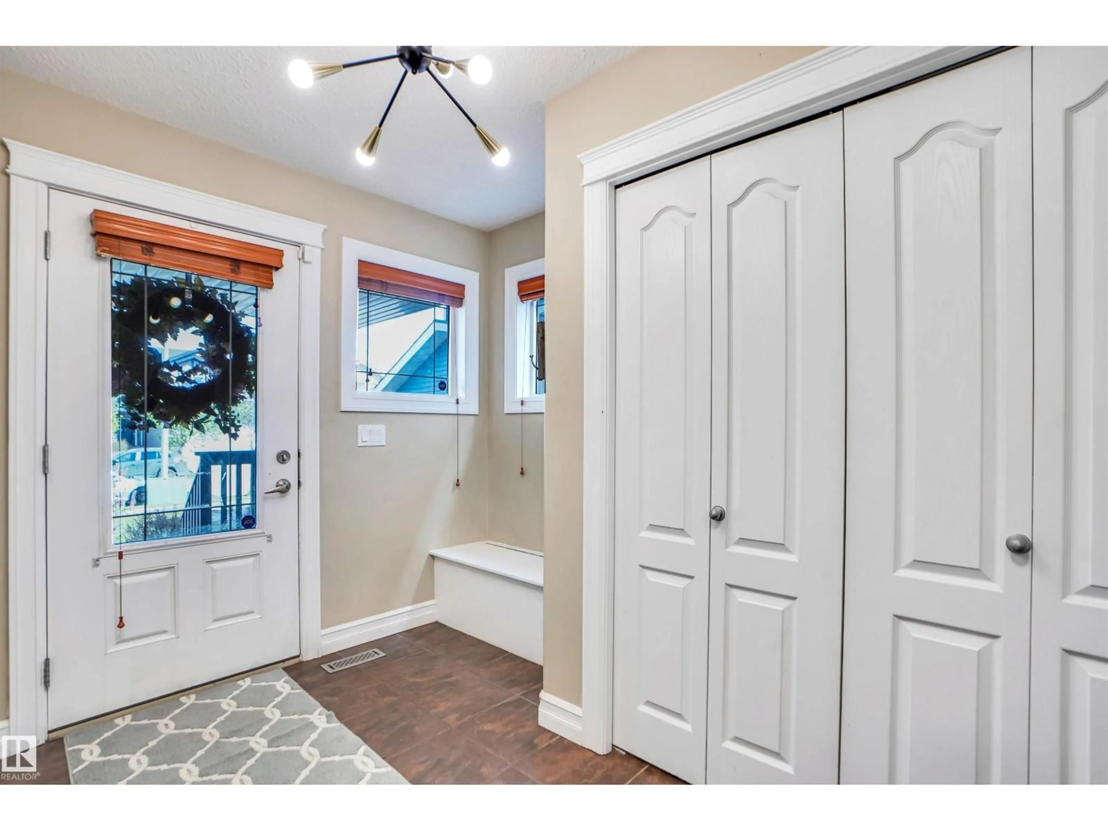 Indoor entryway for 10114 93 MORINVILLE ST, Morinville Alberta T8R0C4