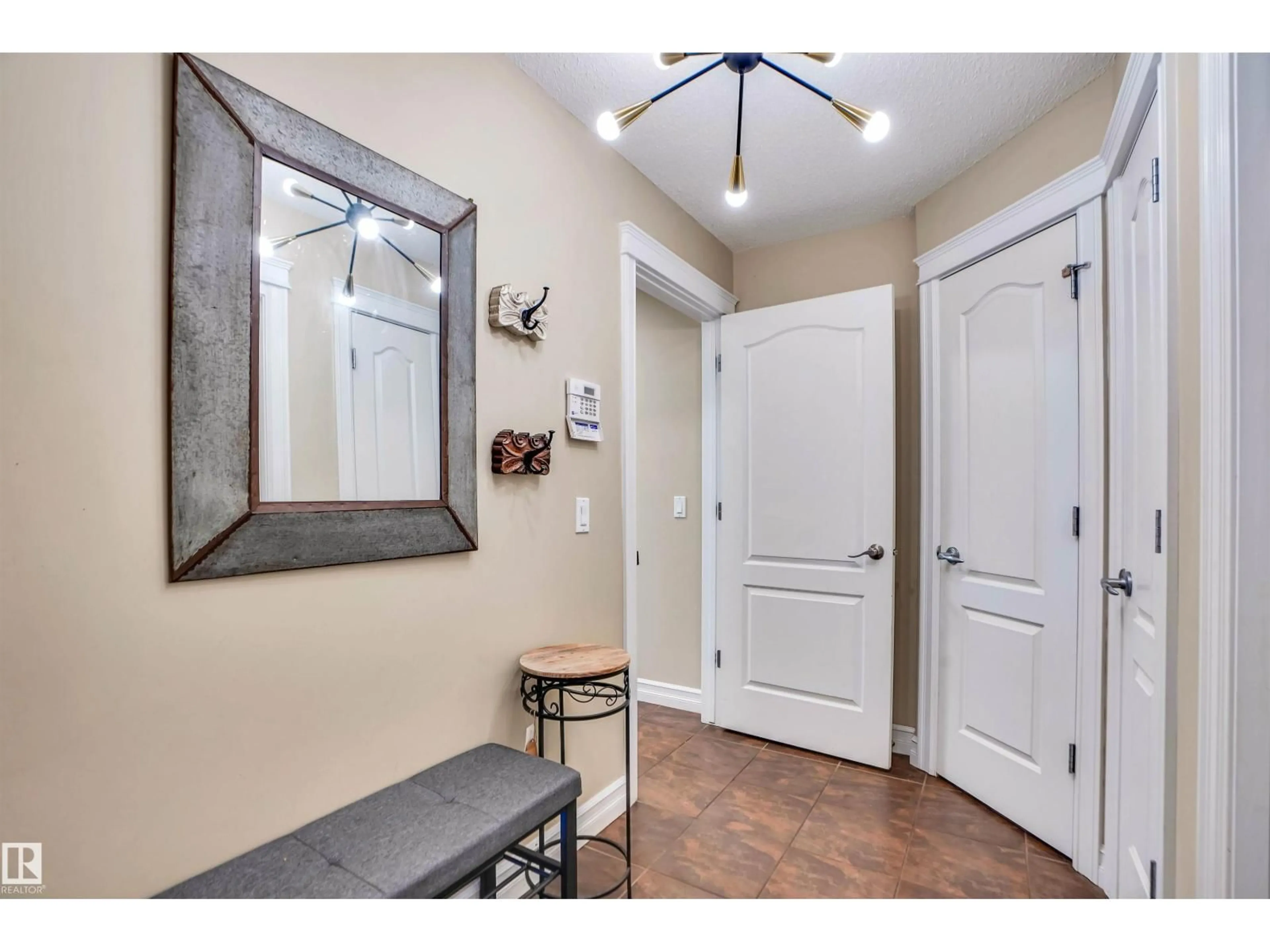Indoor entryway for 10114 93 MORINVILLE ST, Morinville Alberta T8R0C4