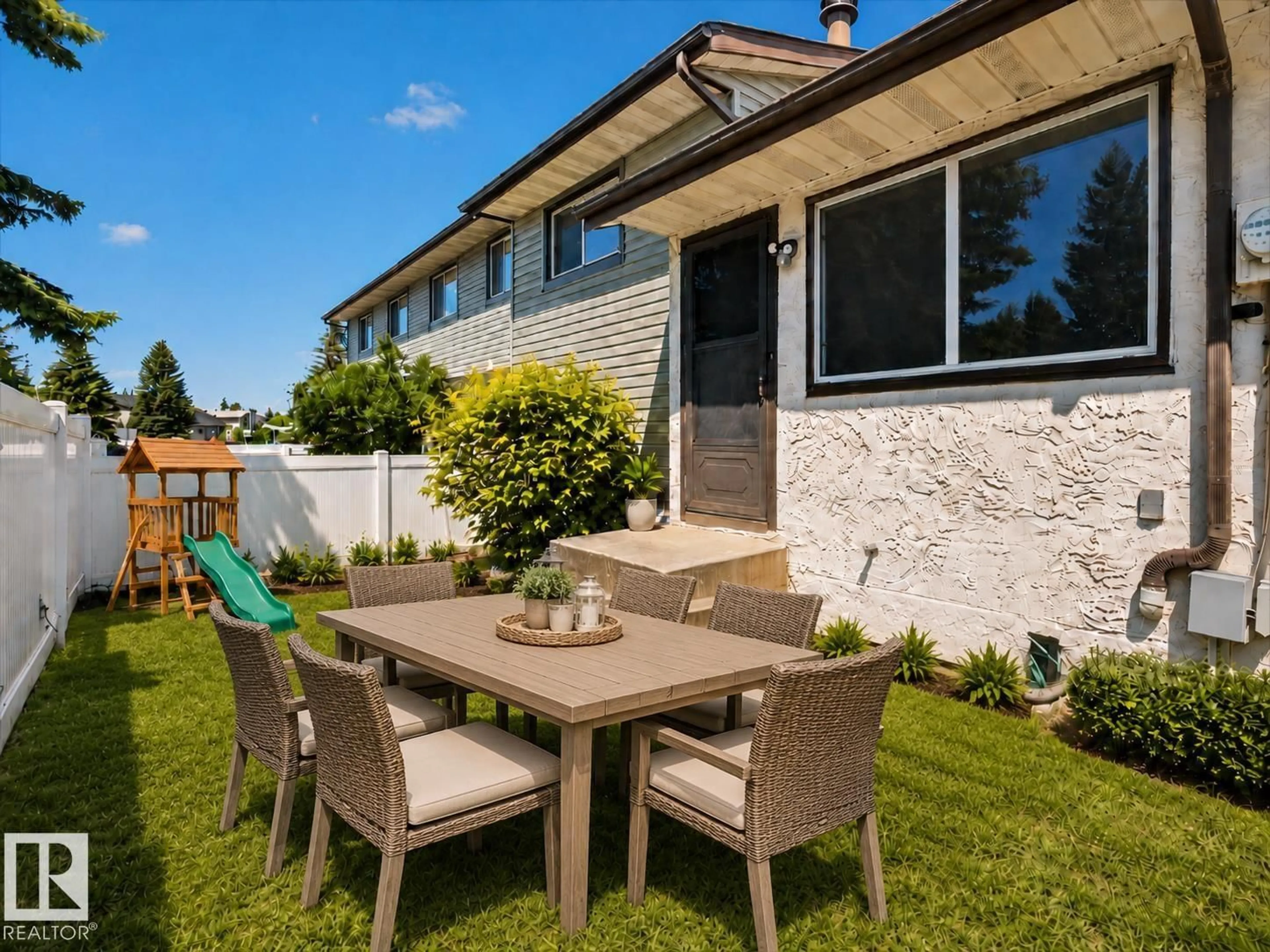 Patio, street for 1107 62 ST, Edmonton Alberta T6L2H7