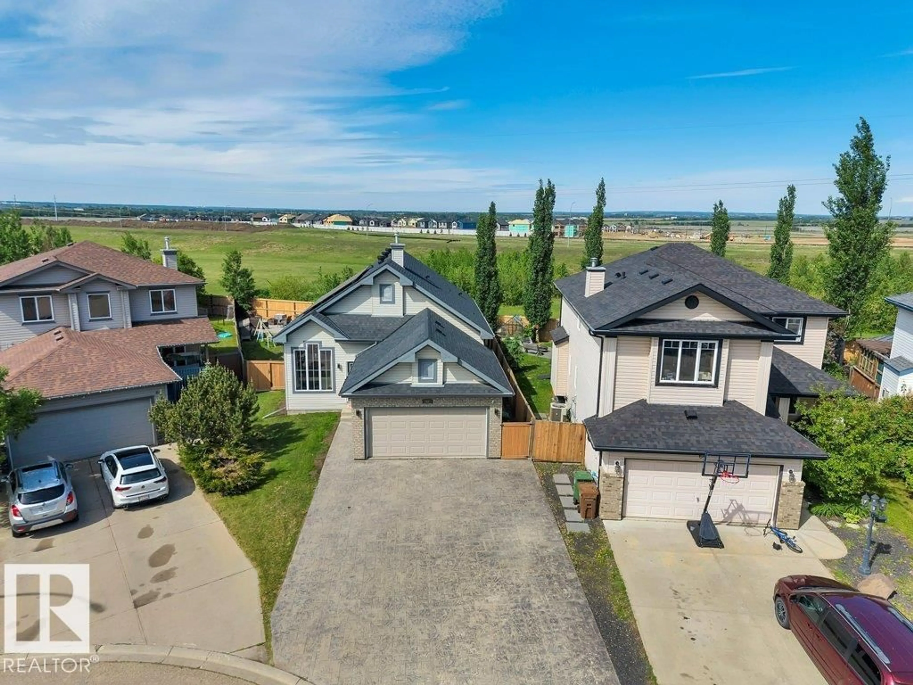 A pic from outside/outdoor area/front of a property/back of a property/a pic from drone, water/lake/river/ocean view for 62 NAPLES WY, St. Albert Alberta T8N7G1
