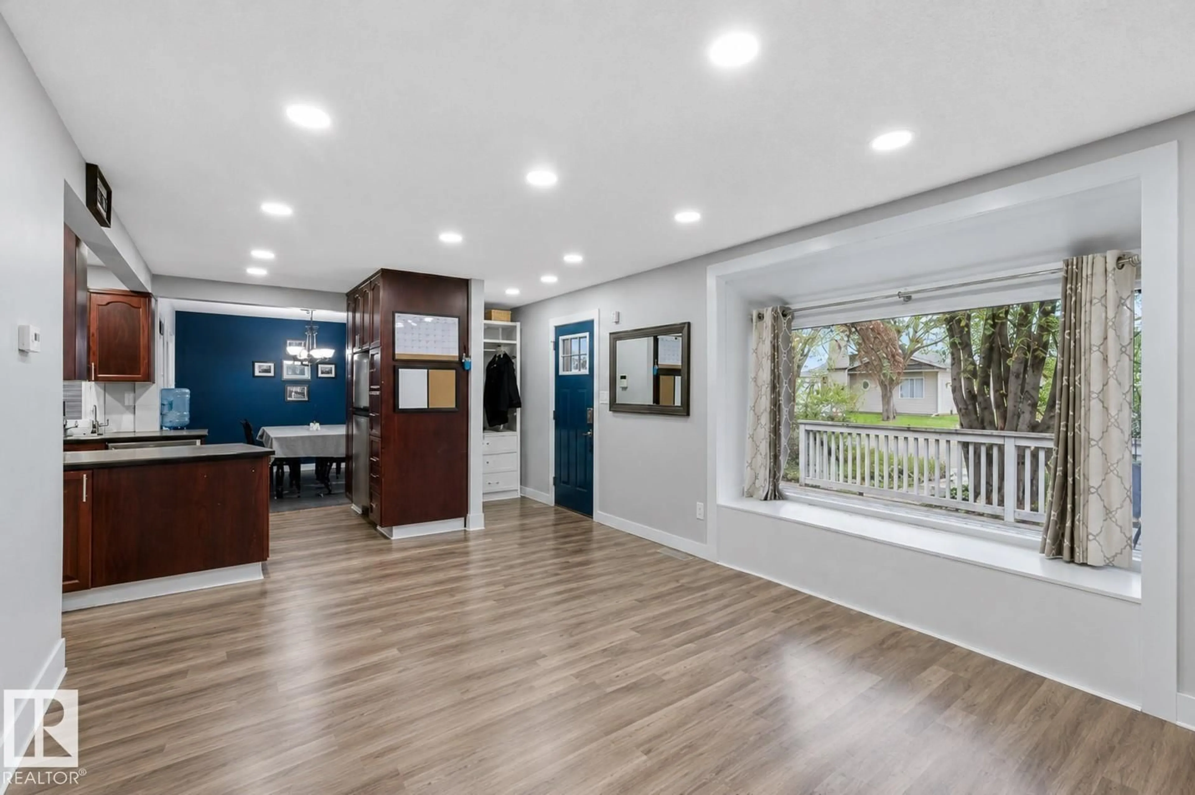 Indoor foyer for NW - 10344 162 ST, Edmonton Alberta T5P3M2
