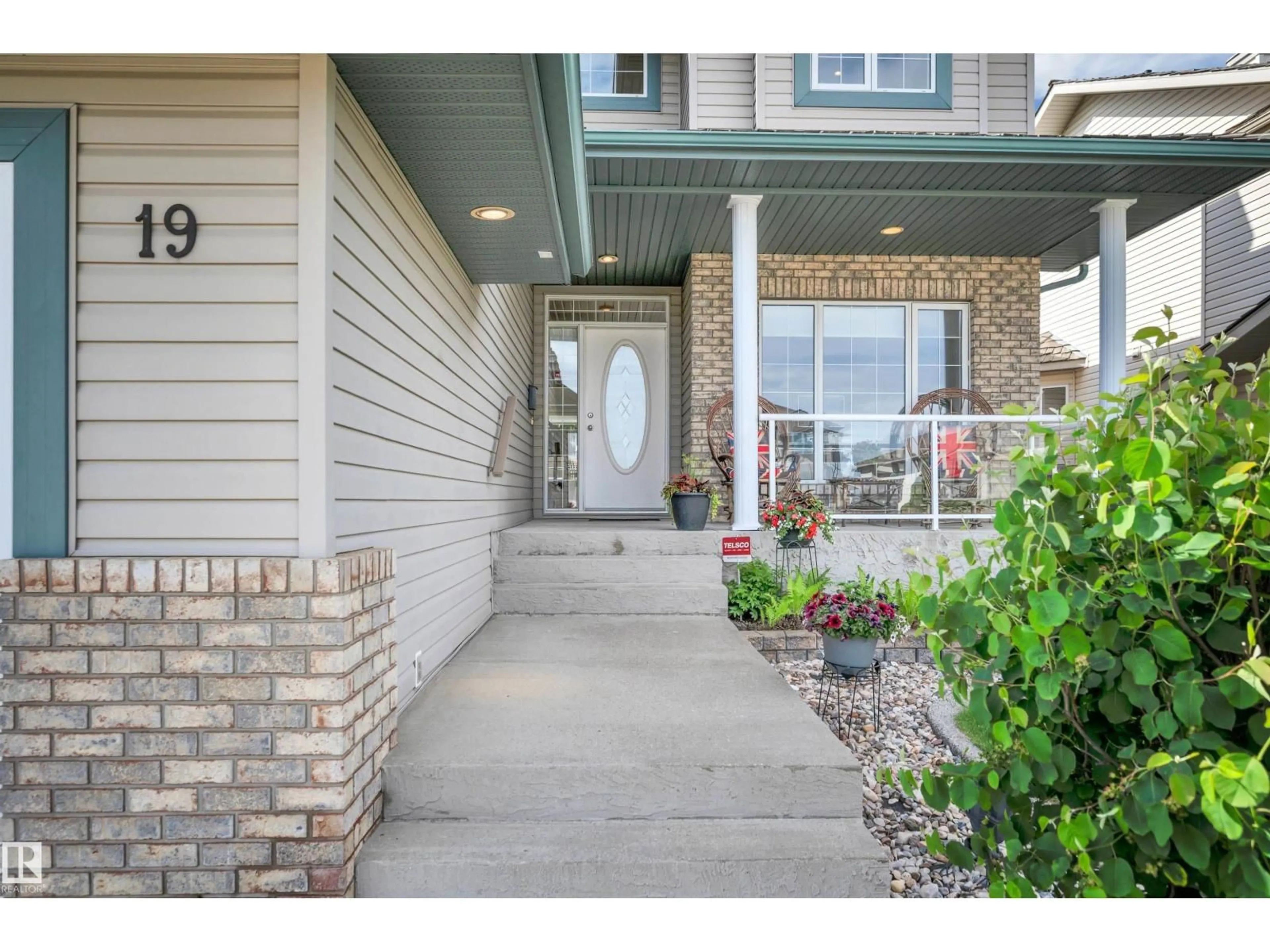 Indoor entryway for 19 NOTTINGHAM BA, Sherwood Park Alberta T8A5Z6