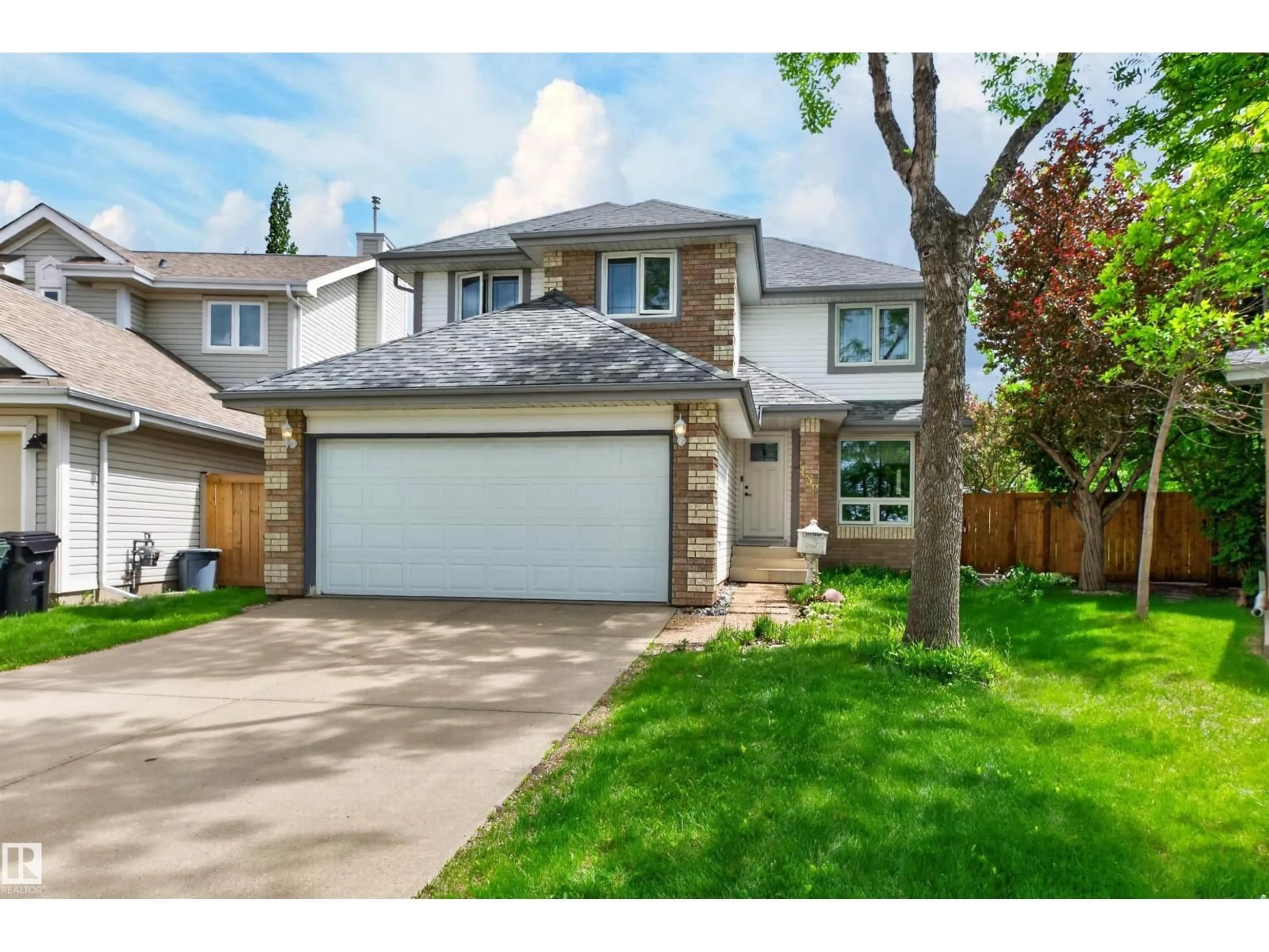 Home with vinyl exterior material, street for 139 LILAC LN, Sherwood Park Alberta T8H1W1
