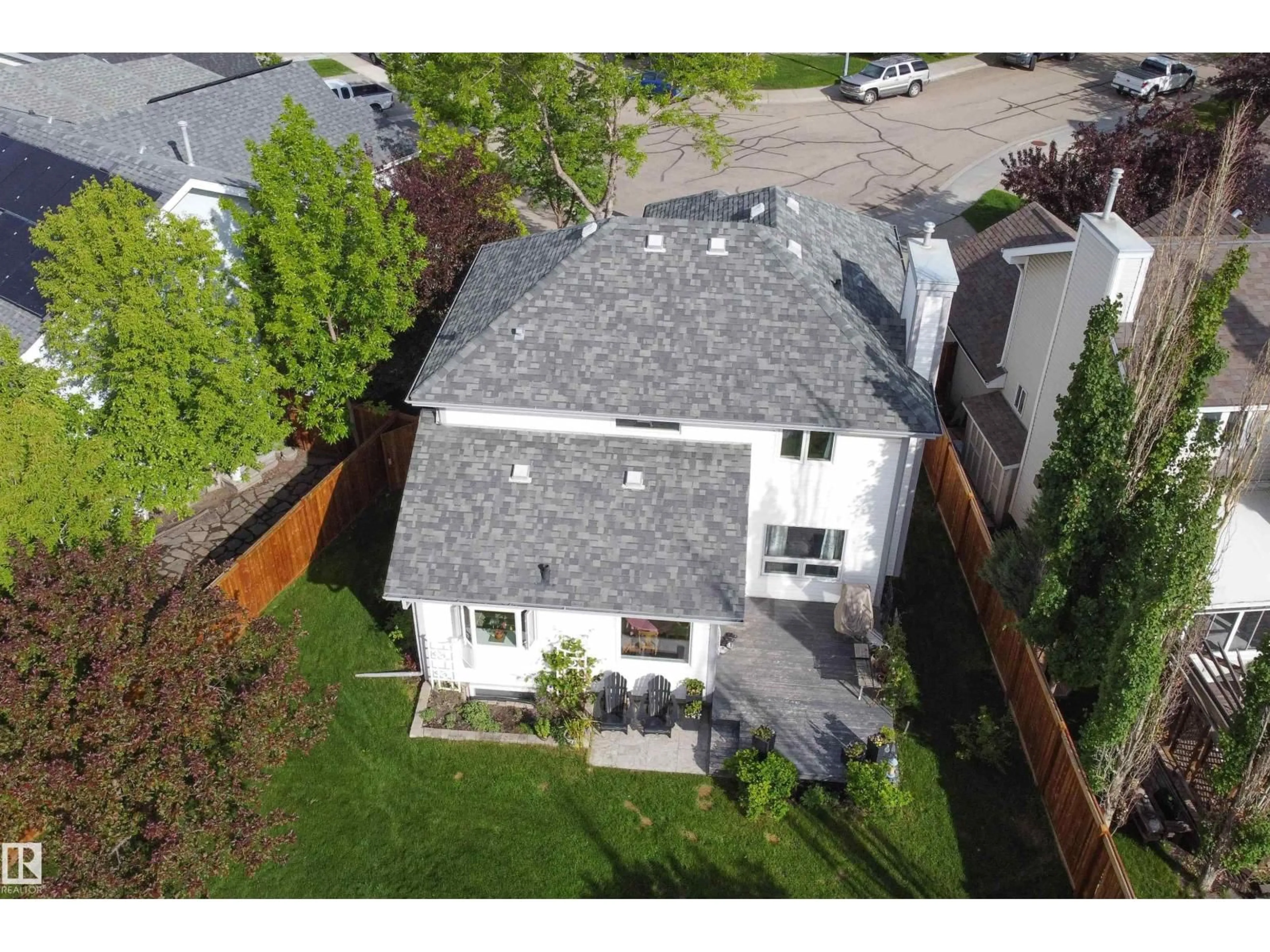 A pic from outside/outdoor area/front of a property/back of a property/a pic from drone, street for 139 LILAC LN, Sherwood Park Alberta T8H1W1