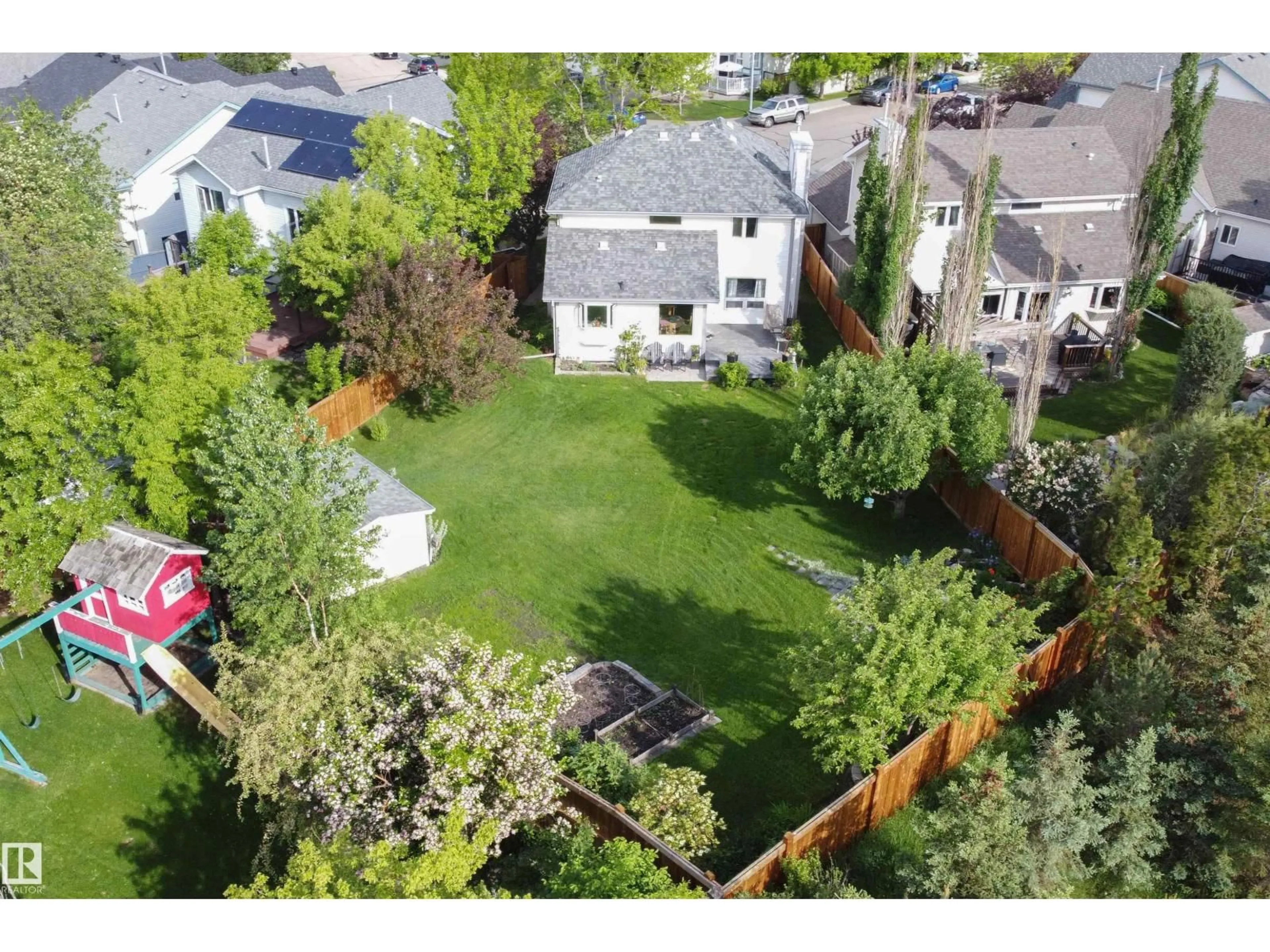 A pic from outside/outdoor area/front of a property/back of a property/a pic from drone, street for 139 LILAC LN, Sherwood Park Alberta T8H1W1