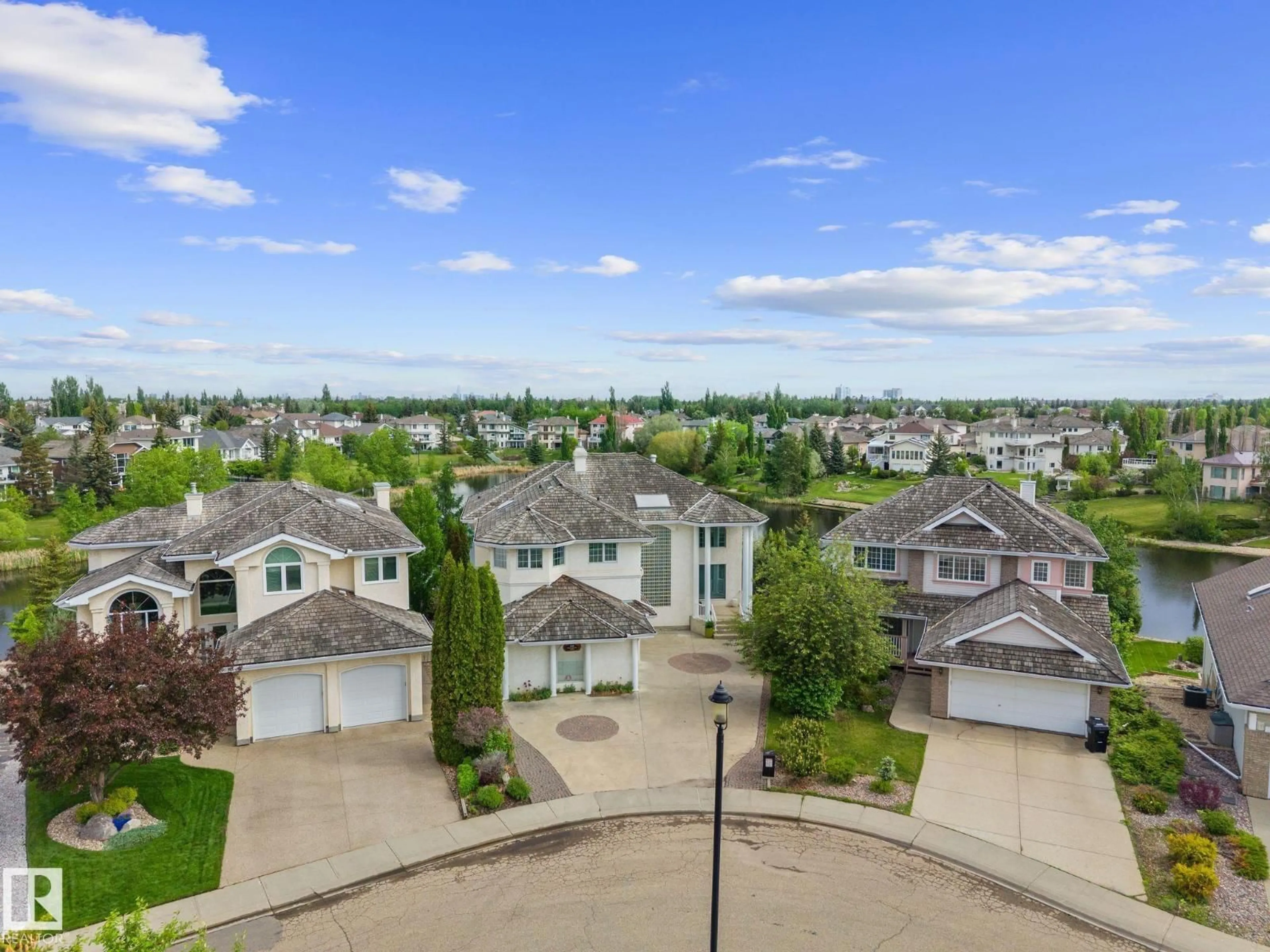 A pic from outside/outdoor area/front of a property/back of a property/a pic from drone, unknown for 138 TWIN BROOKS COVE CV, Edmonton Alberta T6J6Y2