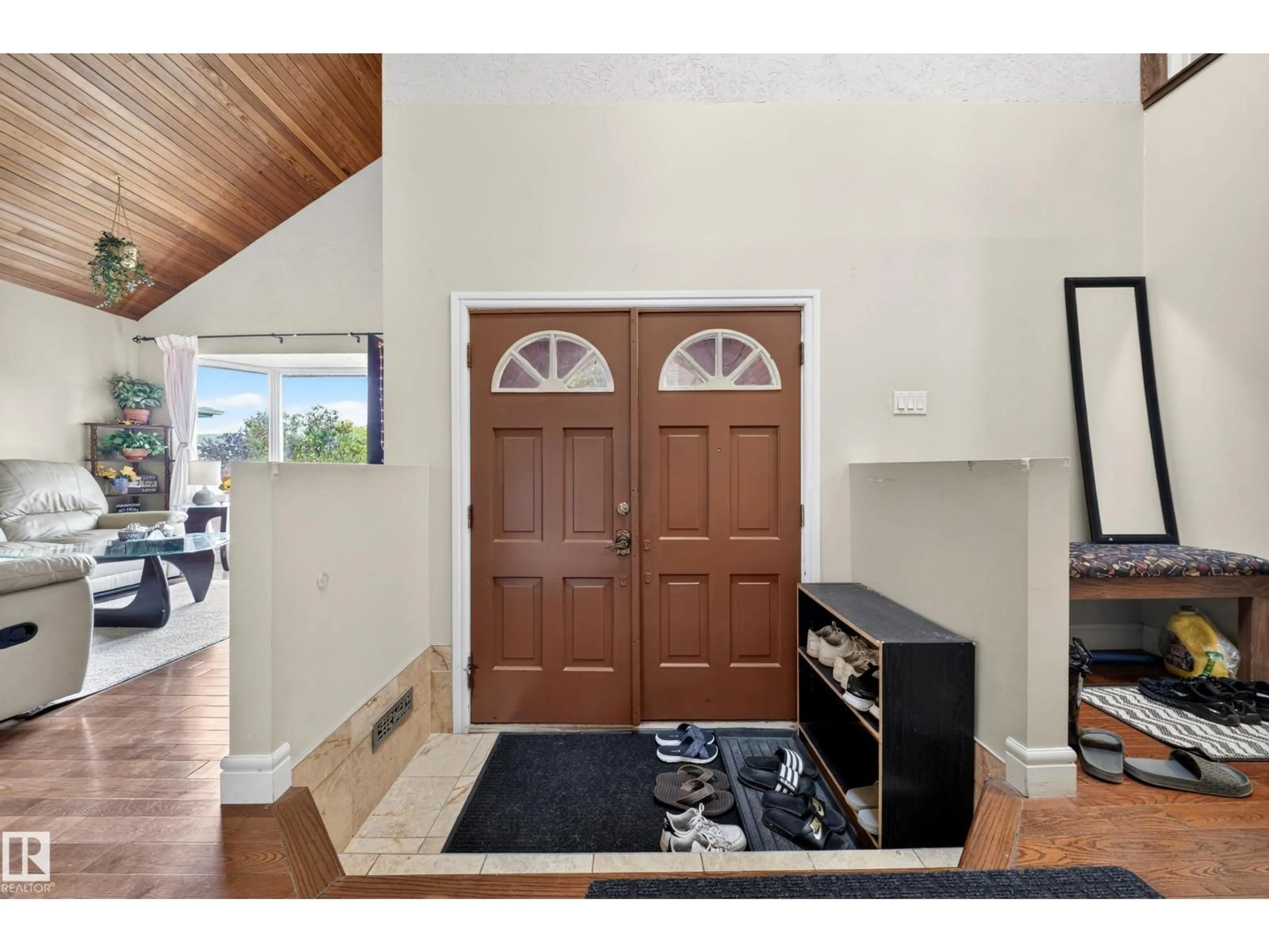 Indoor entryway for 34 GRAND MEADOW CR, Edmonton Alberta T6L1A2