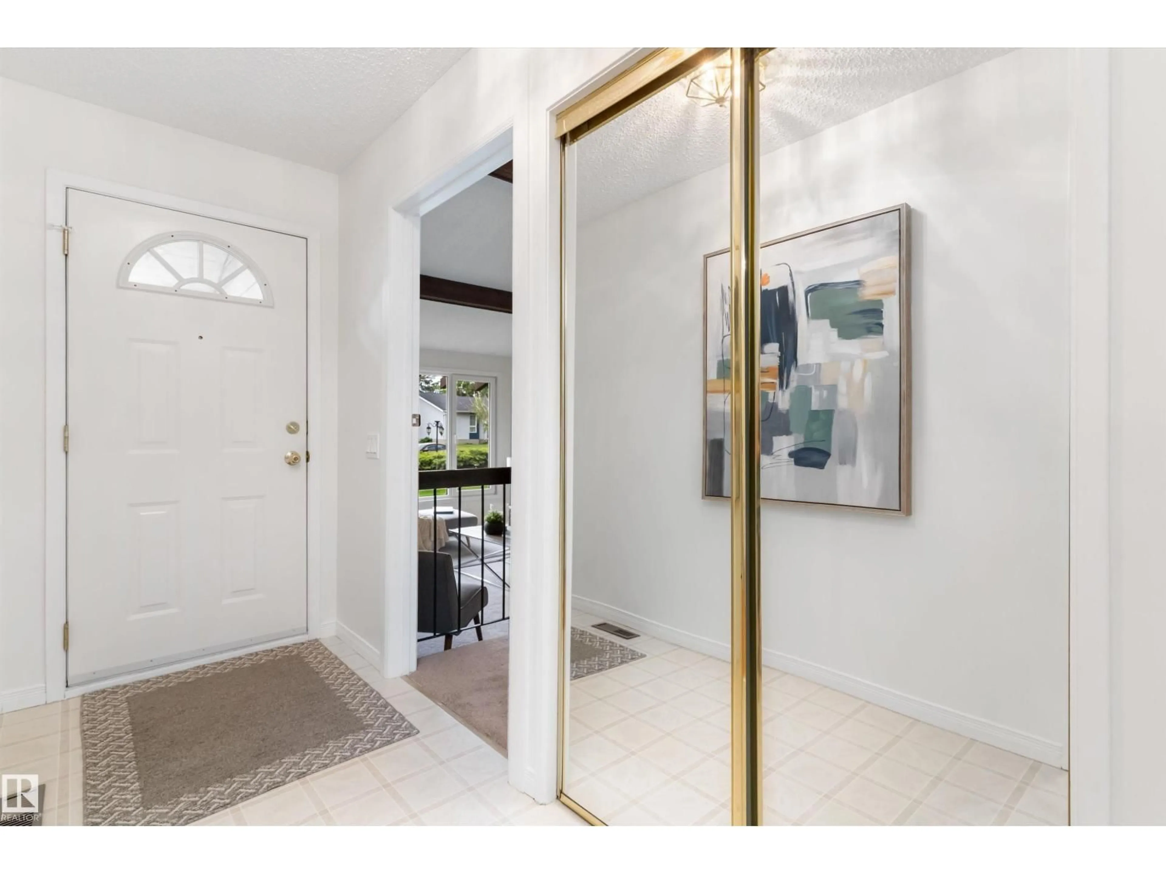 Indoor entryway for 115 HARRISON DR, Edmonton Alberta T5A2M6