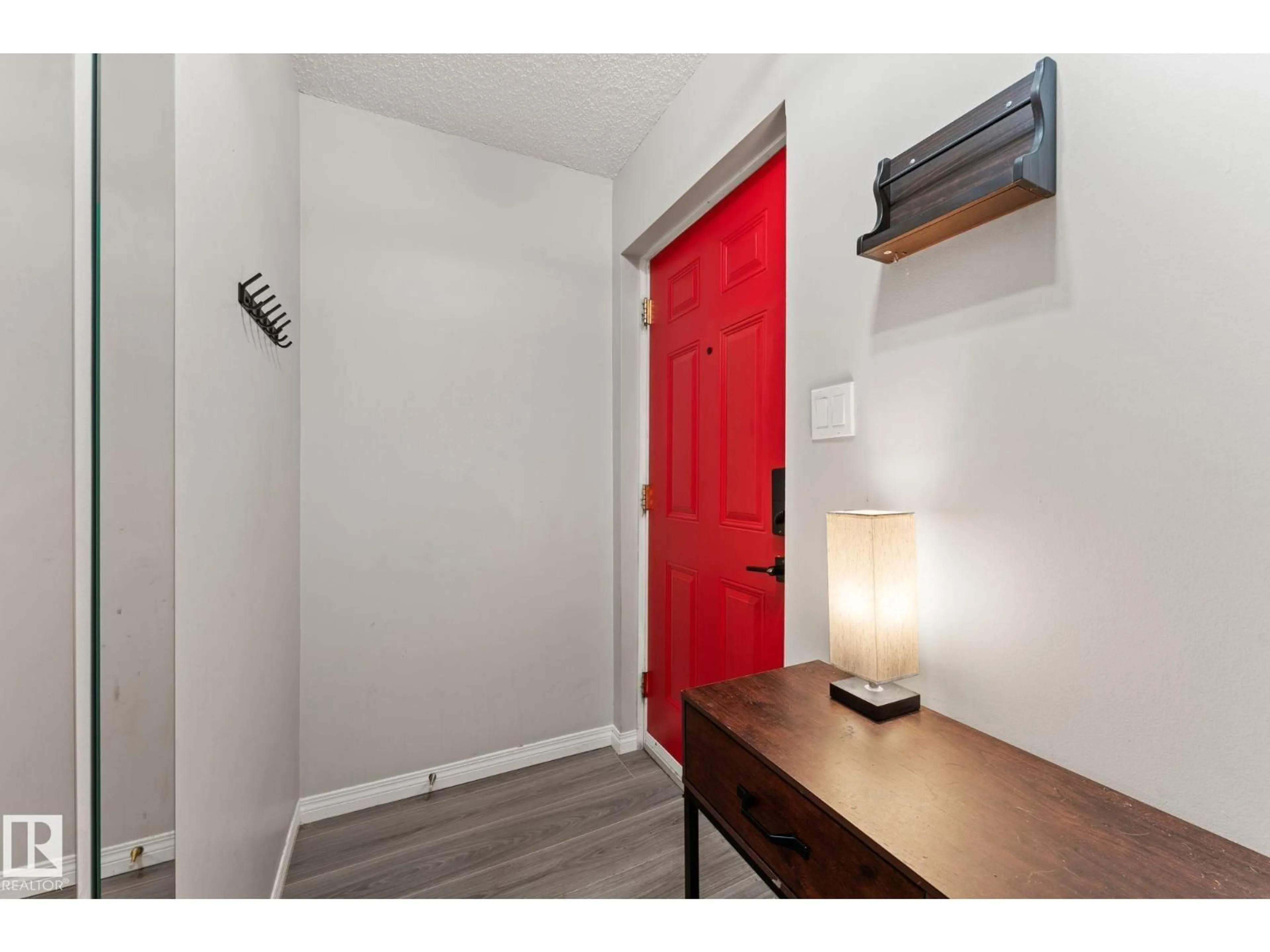 Indoor entryway for 45 LANCASTER TC, Edmonton Alberta T5X5S3