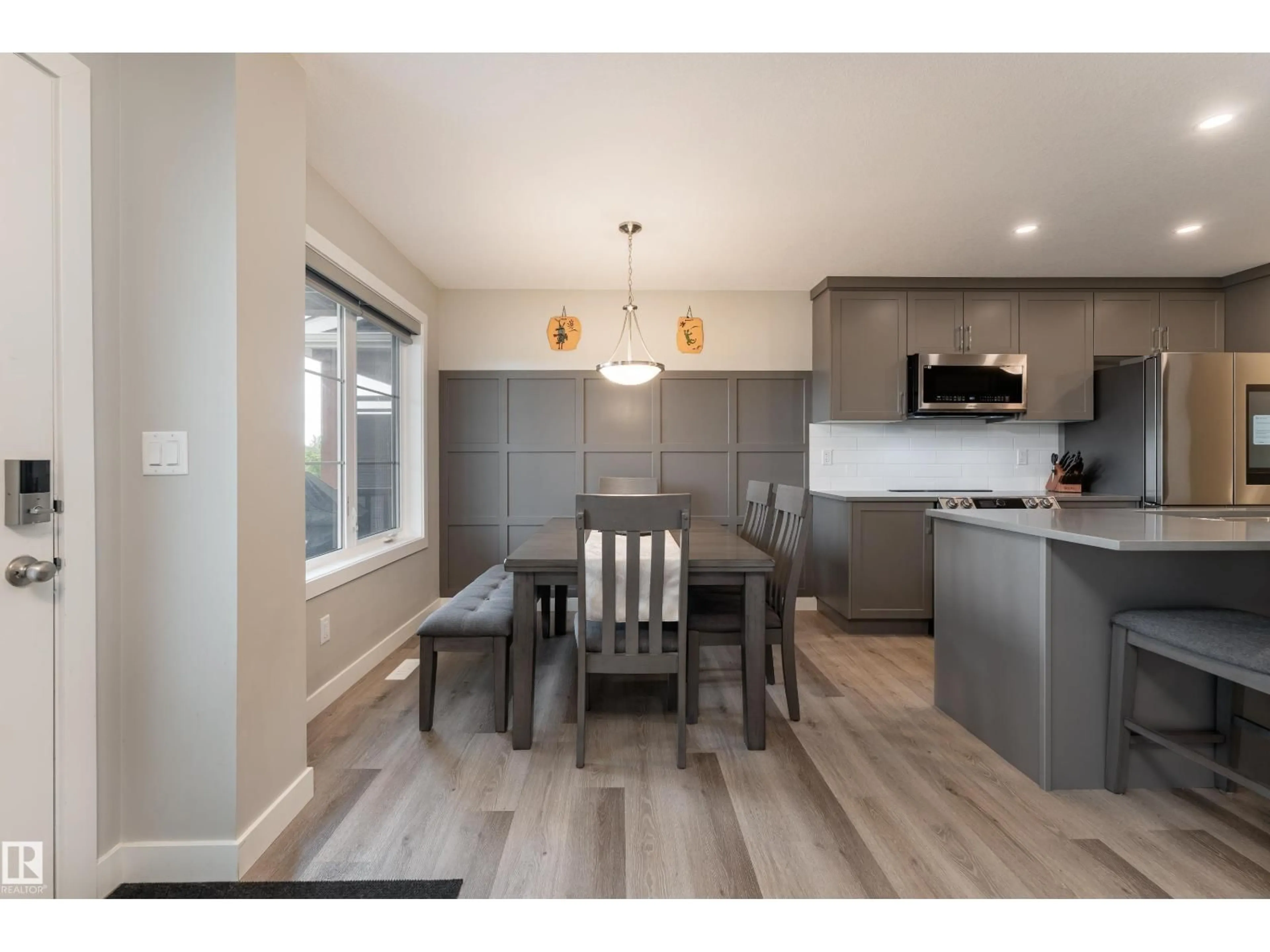 Open concept kitchen, wood/laminate floor for 998 STILLWATER BV, Edmonton Alberta T6M1M8