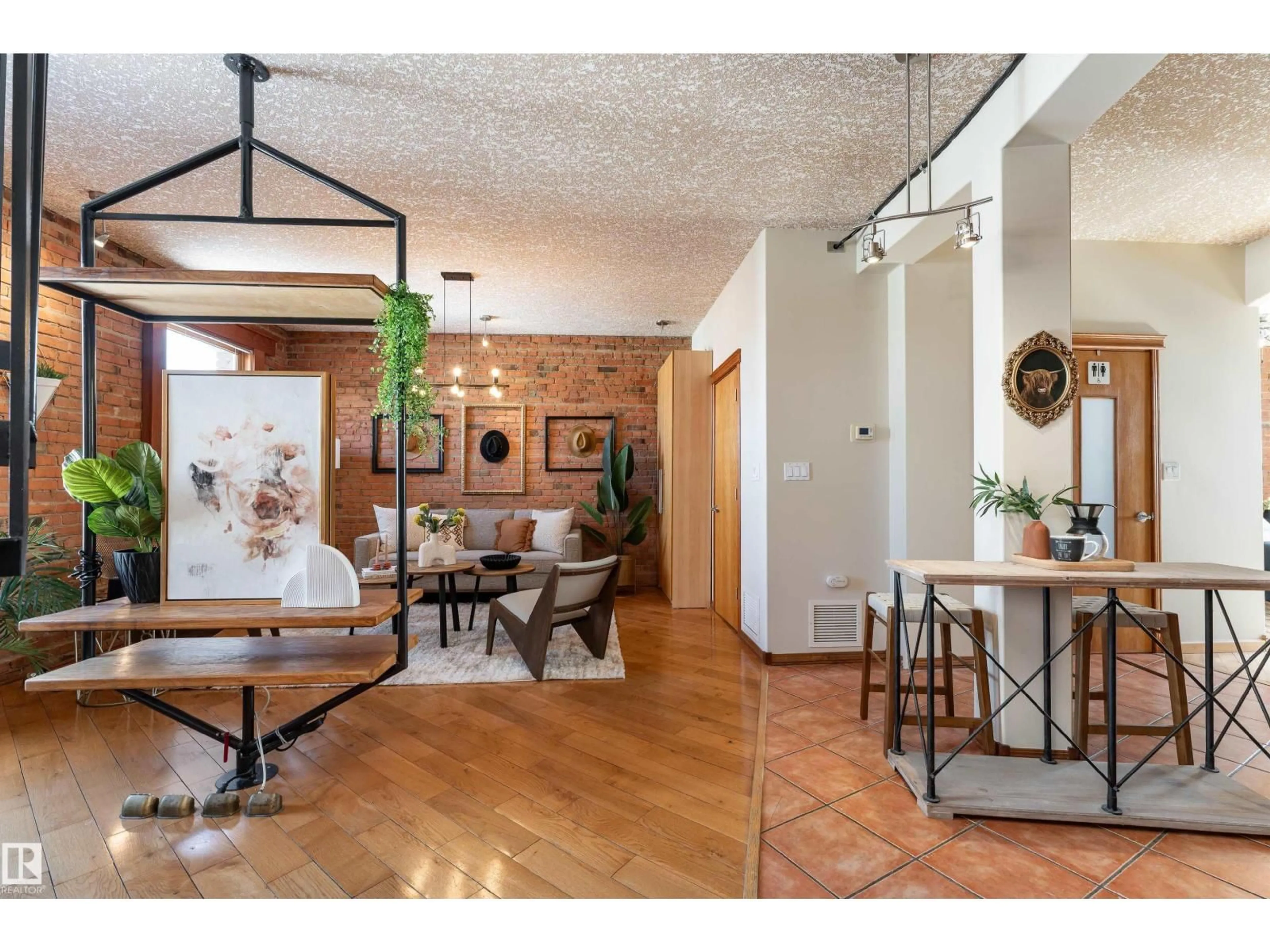 Indoor entryway for #301 - 10141 95 ST, Edmonton Alberta T5H2A8